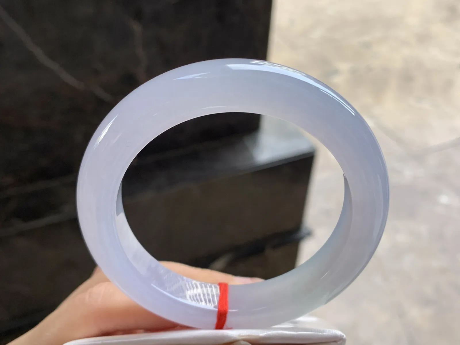 58.5-12.8-10.2

冰紫手镯^_^玉质温润 颜色均匀