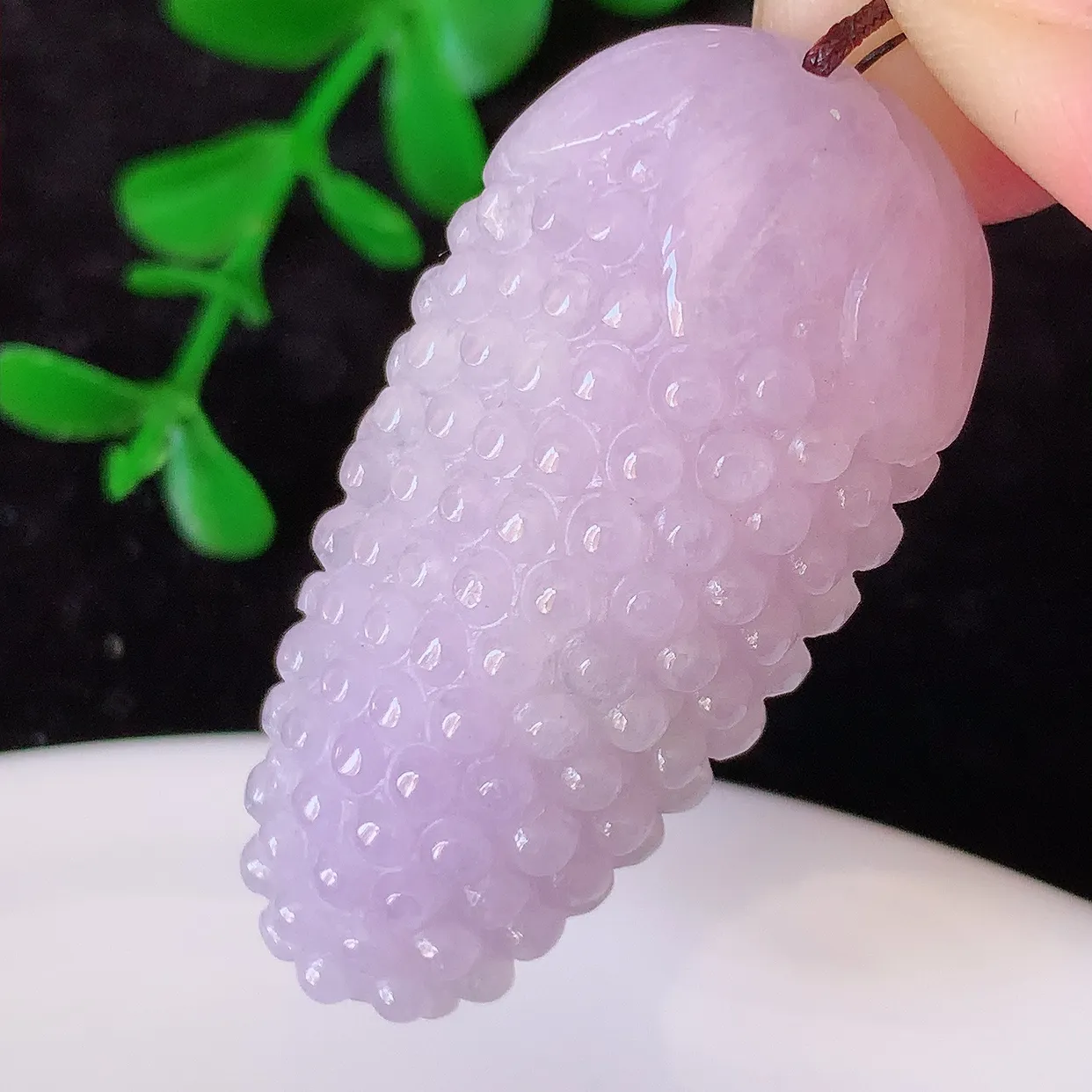 自然光实拍，多子多福葡萄紫罗兰翡翠吊坠，种老水足，雕工精湛 ，寓意美好， 佩戴时尚出众！#57.31