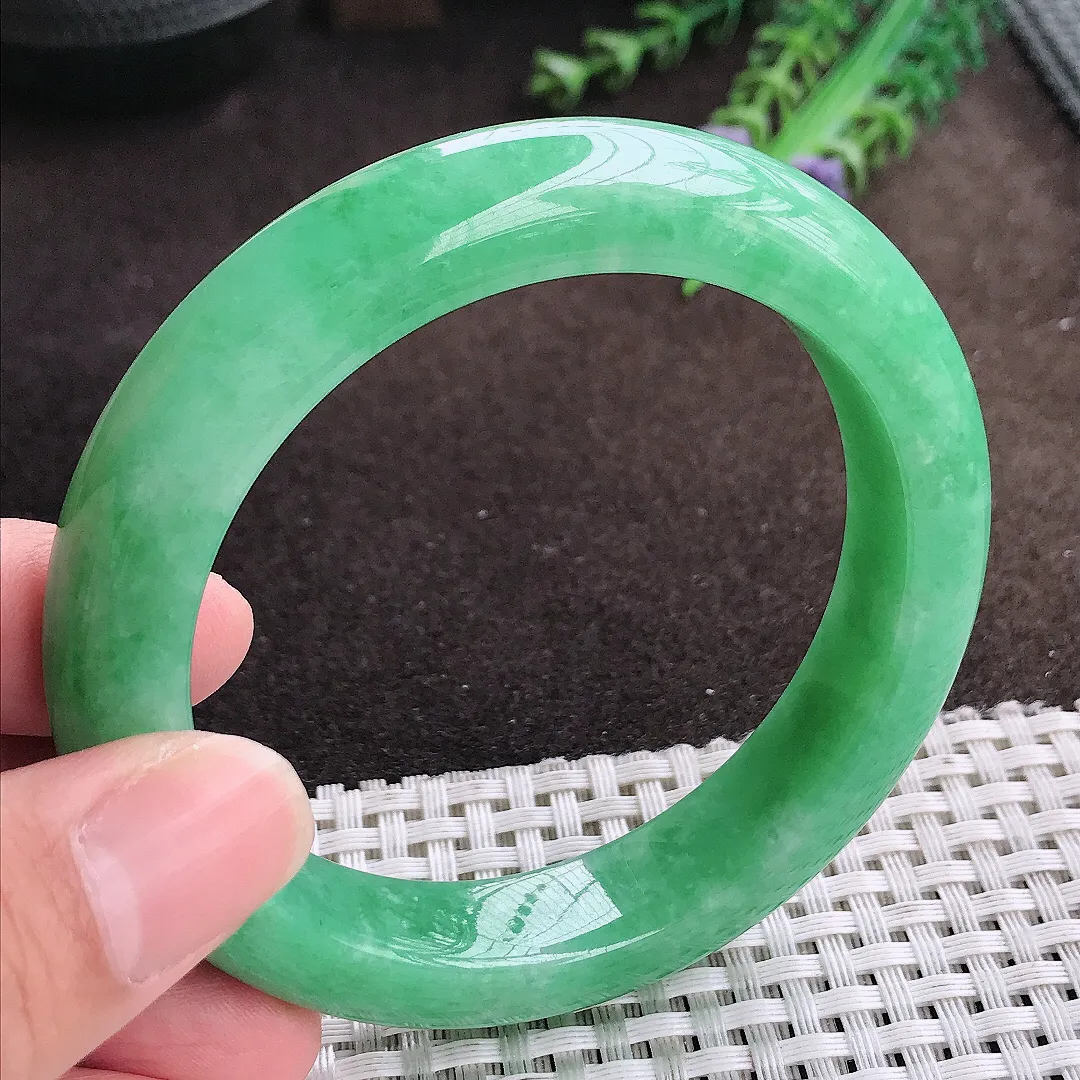 自然光57.8/12.6/9.5老坑精美温润满绿手镯宽边翡翠玉镯美人镯