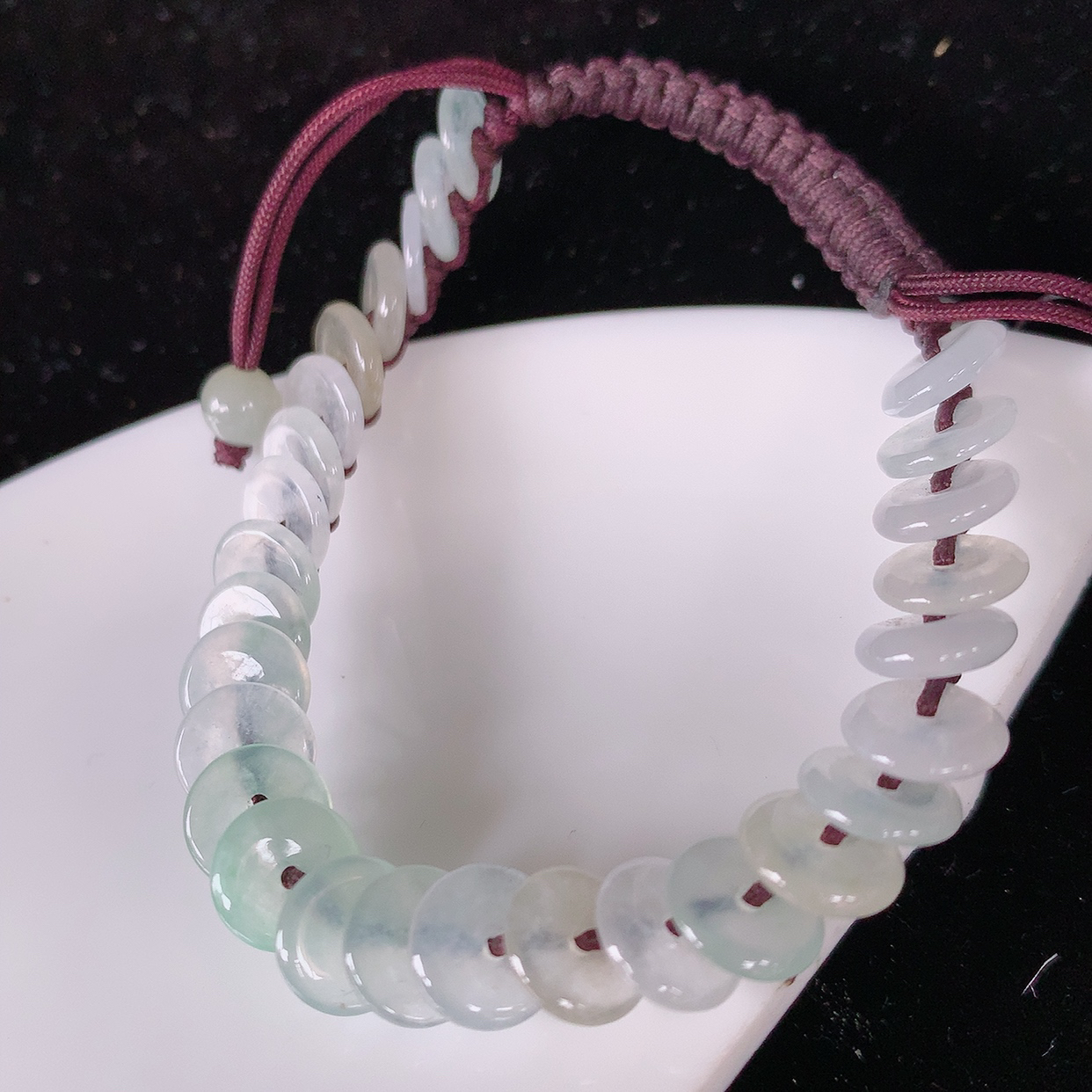 自然光实拍，冰种飘绿翡翠平安扣手串手链，种老水足，冰清玉润  颜色漂亮  #49.5取一尺寸.7.7mm