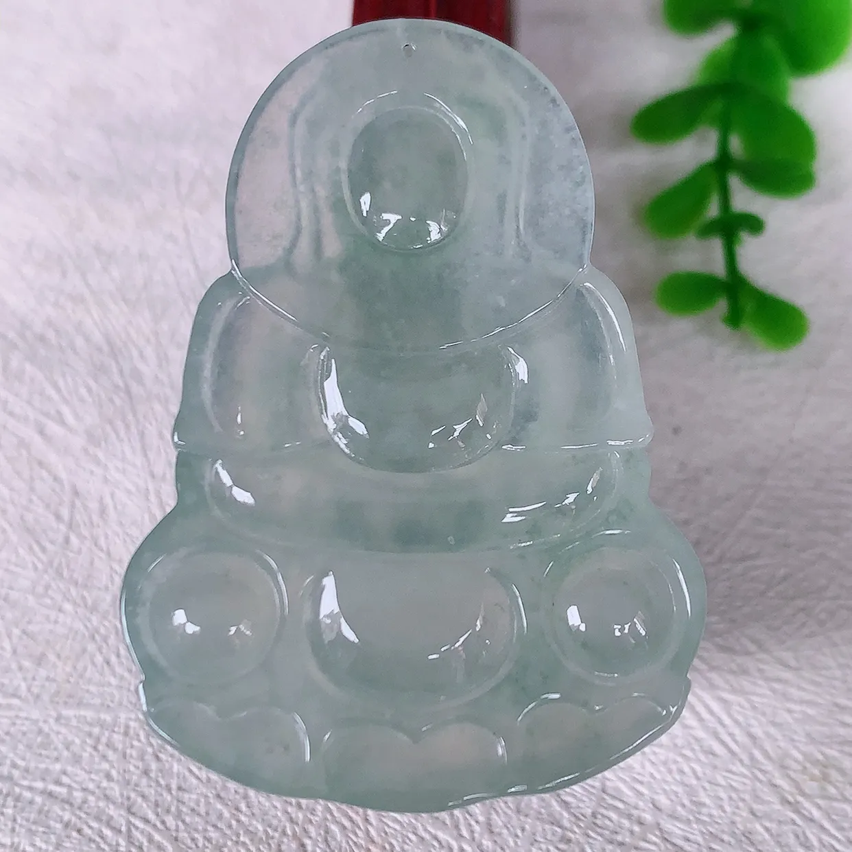 自然光实拍，冰种翡翠正装观音菩萨吊坠，净瓶观音，冰透亮泽，美观亮丽，观音面相端庄#60.5