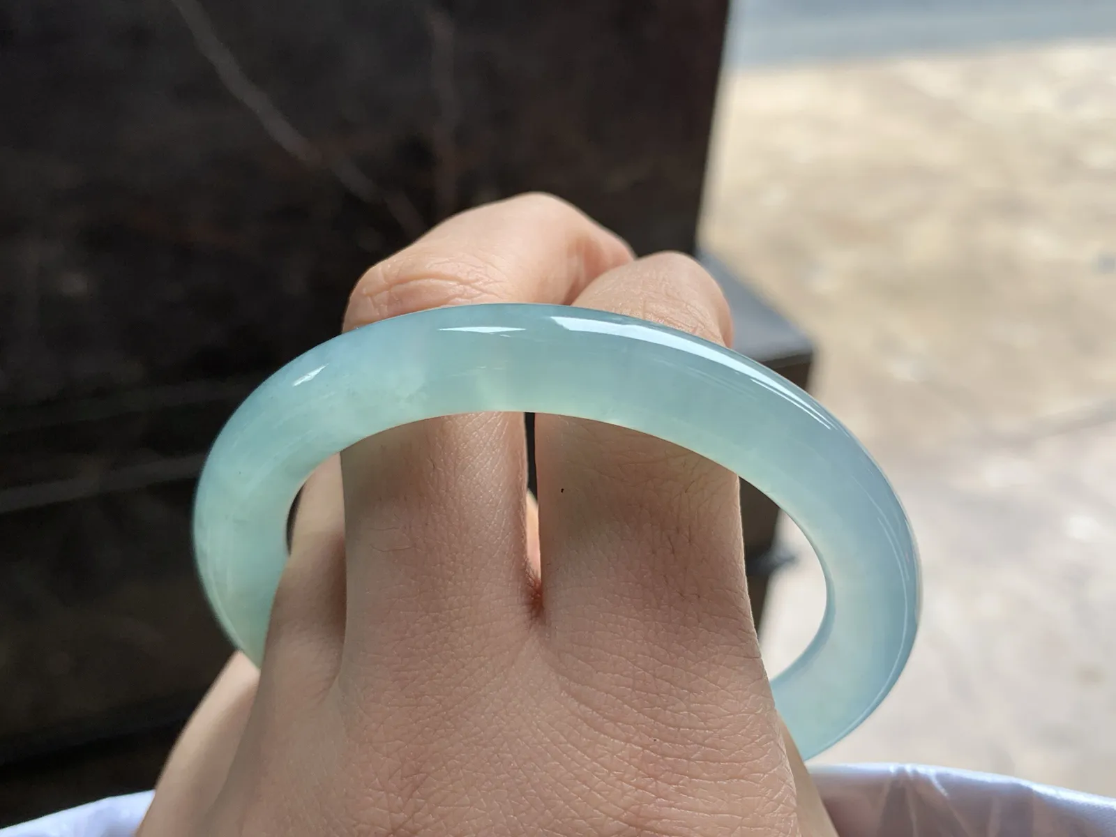 54.5-8.9

冰蓝圆条手镯^_^冰透