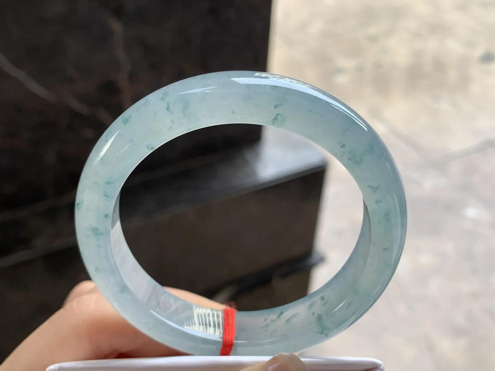 54.5-12.3-8.3

冰蓝花手镯^_^冰透 飘花灵韵