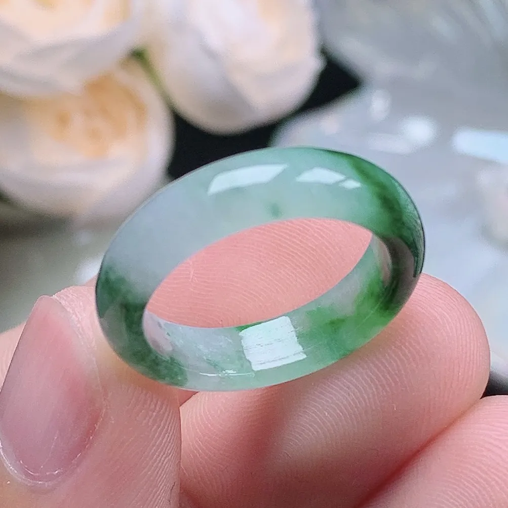 缅甸翡翠老坑种水润飘绿戒指玉指环  水润通透 尺寸：18.1-5.3-3.1mm 17号圈口1S