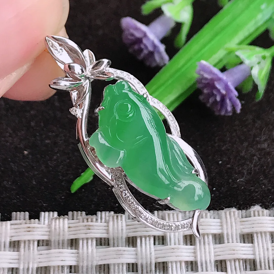 自然光34/13.3/7老坑18k金镶嵌冰种满阳绿小鱼吊坠翡翠玉坠挂件百搭连年有余