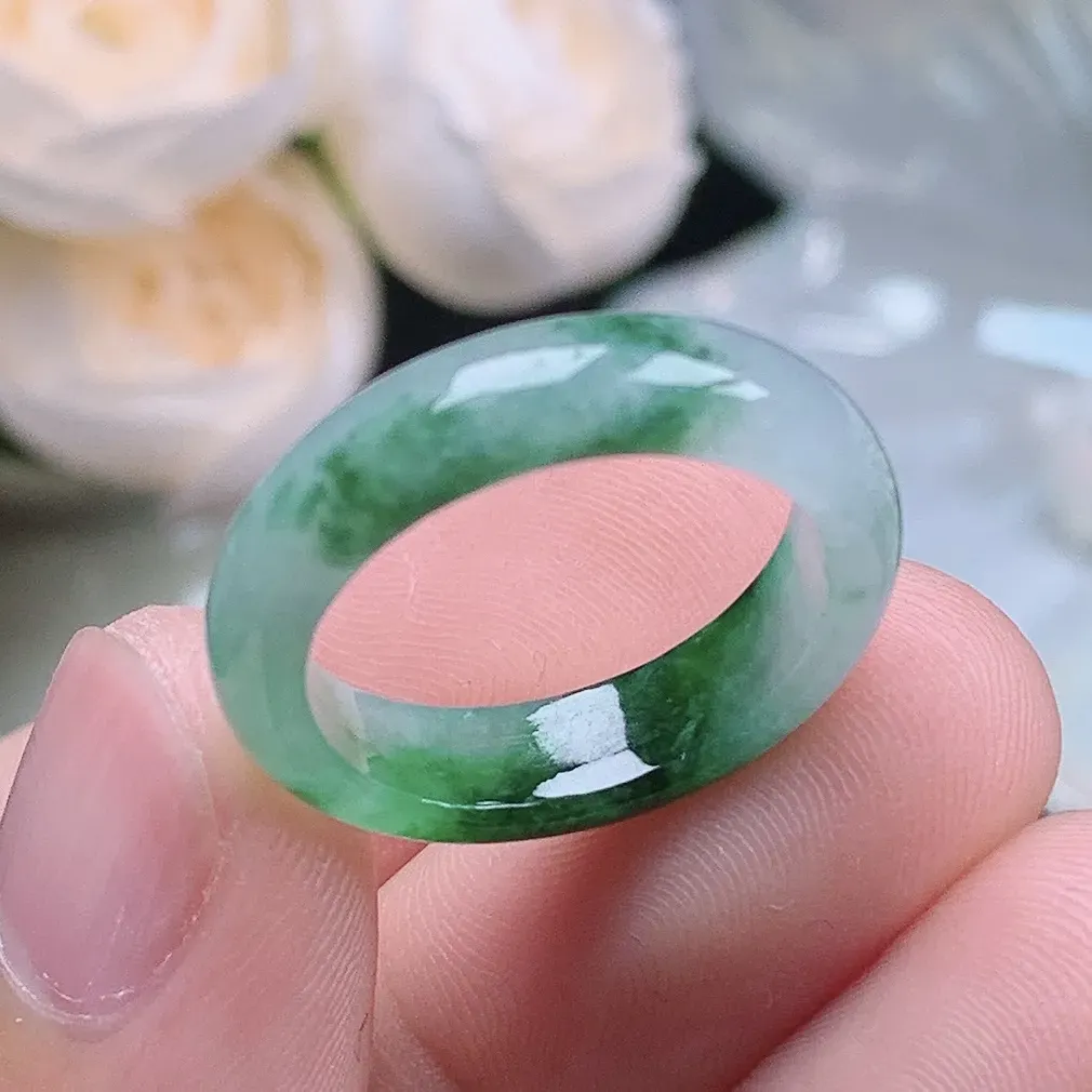 缅甸翡翠老坑种水润飘绿戒指玉指环  水润通透 尺寸：18.1-5.3-3.1mm 17号圈口1S