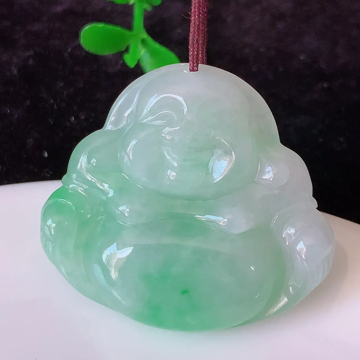 自然光实拍，冰润飘绿佛公吊坠，翡翠保平安佛公吊坠，玉质莹润， 佩戴佳品，#75.31