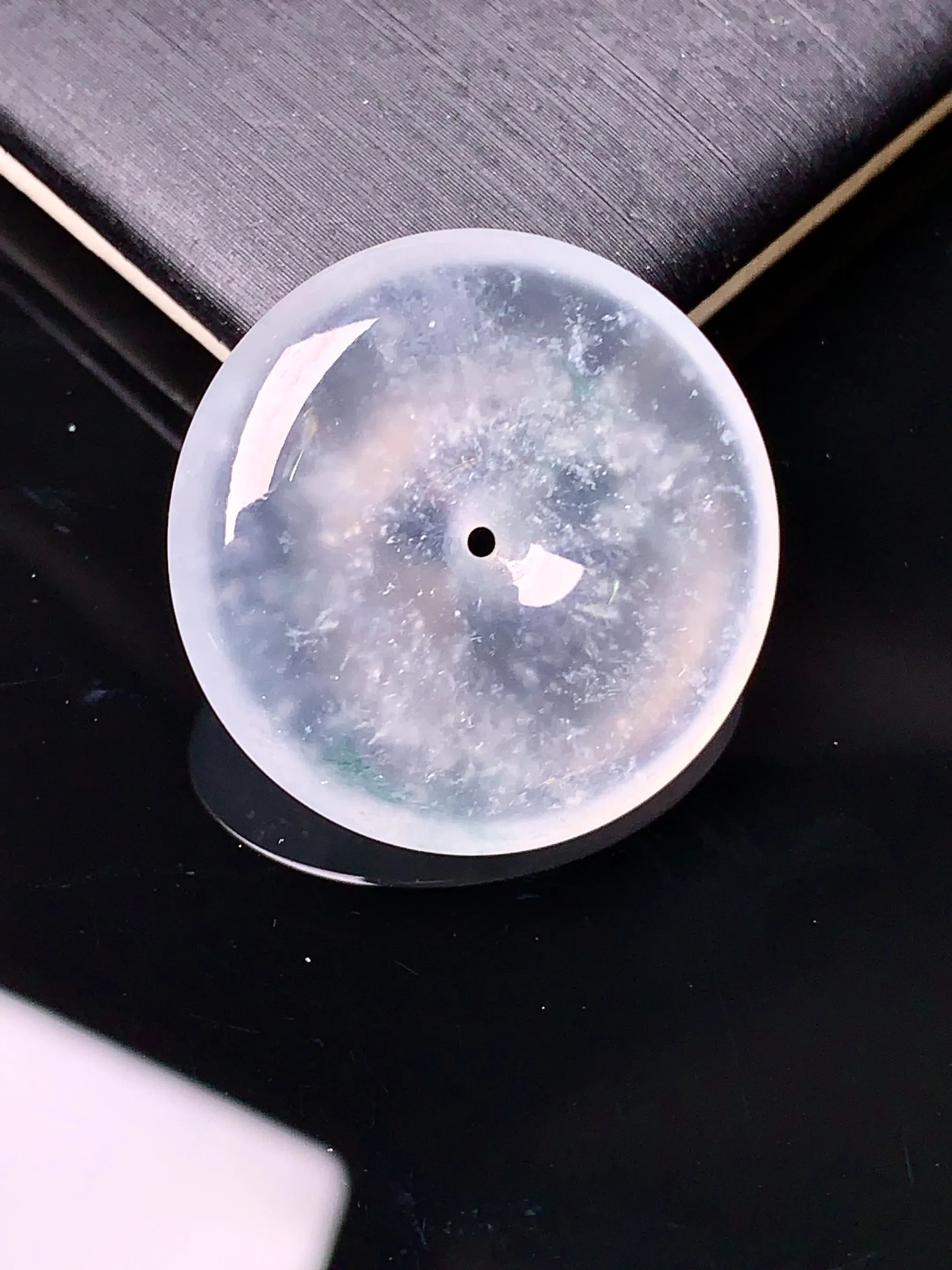 玻璃种平安扣吊坠 玉质细腻 色泽艳丽 整体尺寸24*5.2