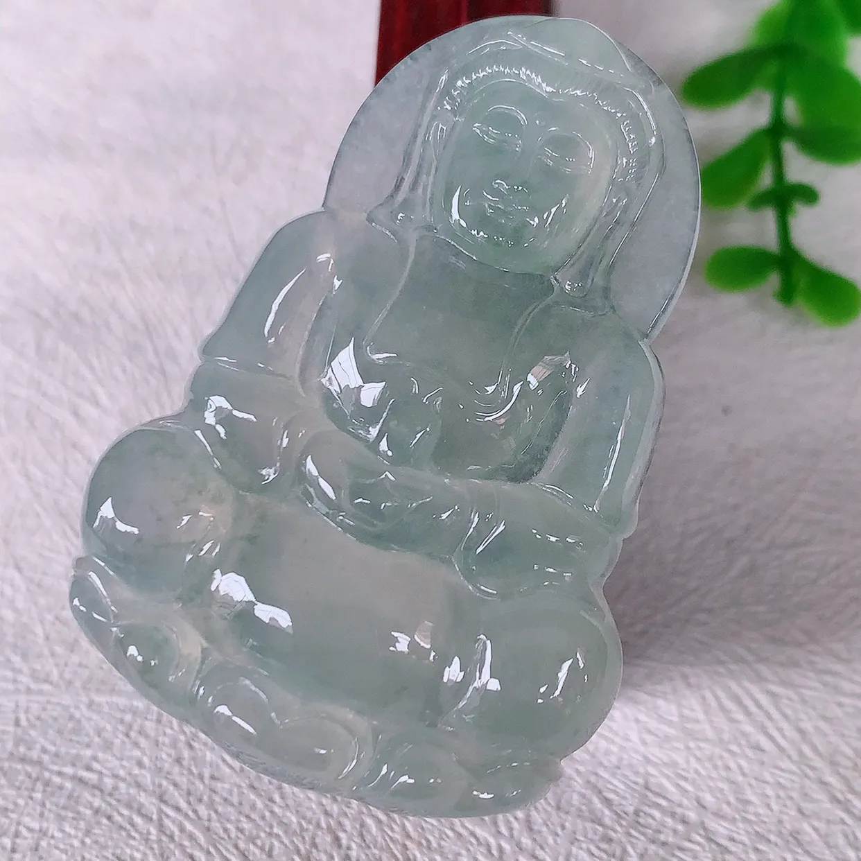 自然光实拍，冰种翡翠正装观音菩萨吊坠，净瓶观音，冰透亮泽，美观亮丽，观音面相端庄#60.5