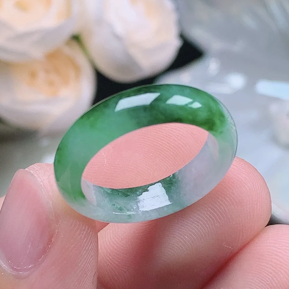 缅甸翡翠老坑种水润飘绿戒指玉指环  水润通透 尺寸：18.1-5.3-3.1mm 17号圈口1S