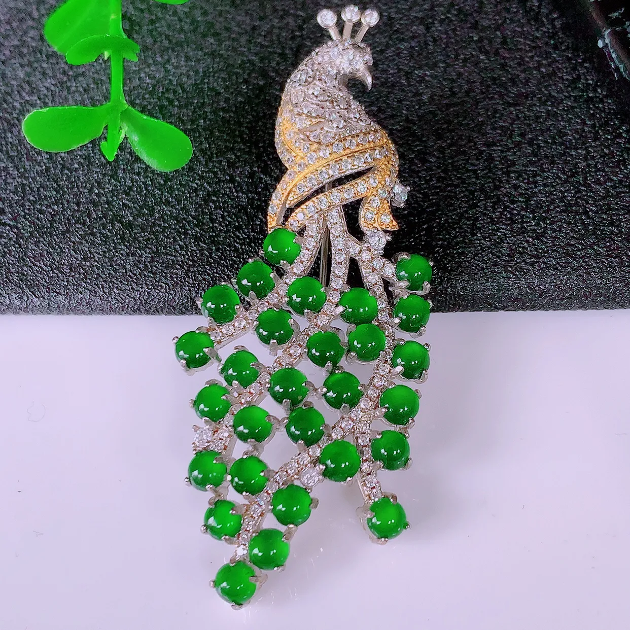 冰透满绿翡翠925银镶嵌凤凰胸针，自然光实拍，翠色灵动，颜色漂亮，种老水足，品相佳，佩戴佳品！#97.5整体56*22*8.5裸石3*3