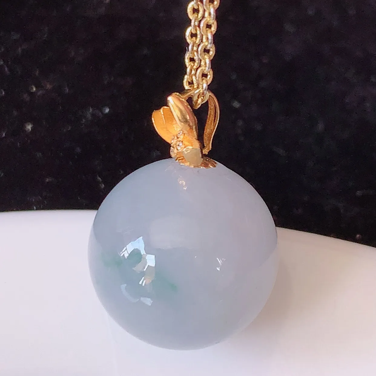 18K金镶嵌紫罗兰飘花翡翠转运珠吊坠，寓意“时来运转，财源滚滚” 寓意佳， 荧光灼灼， 转运珠佩戴时尚优雅！#1.31