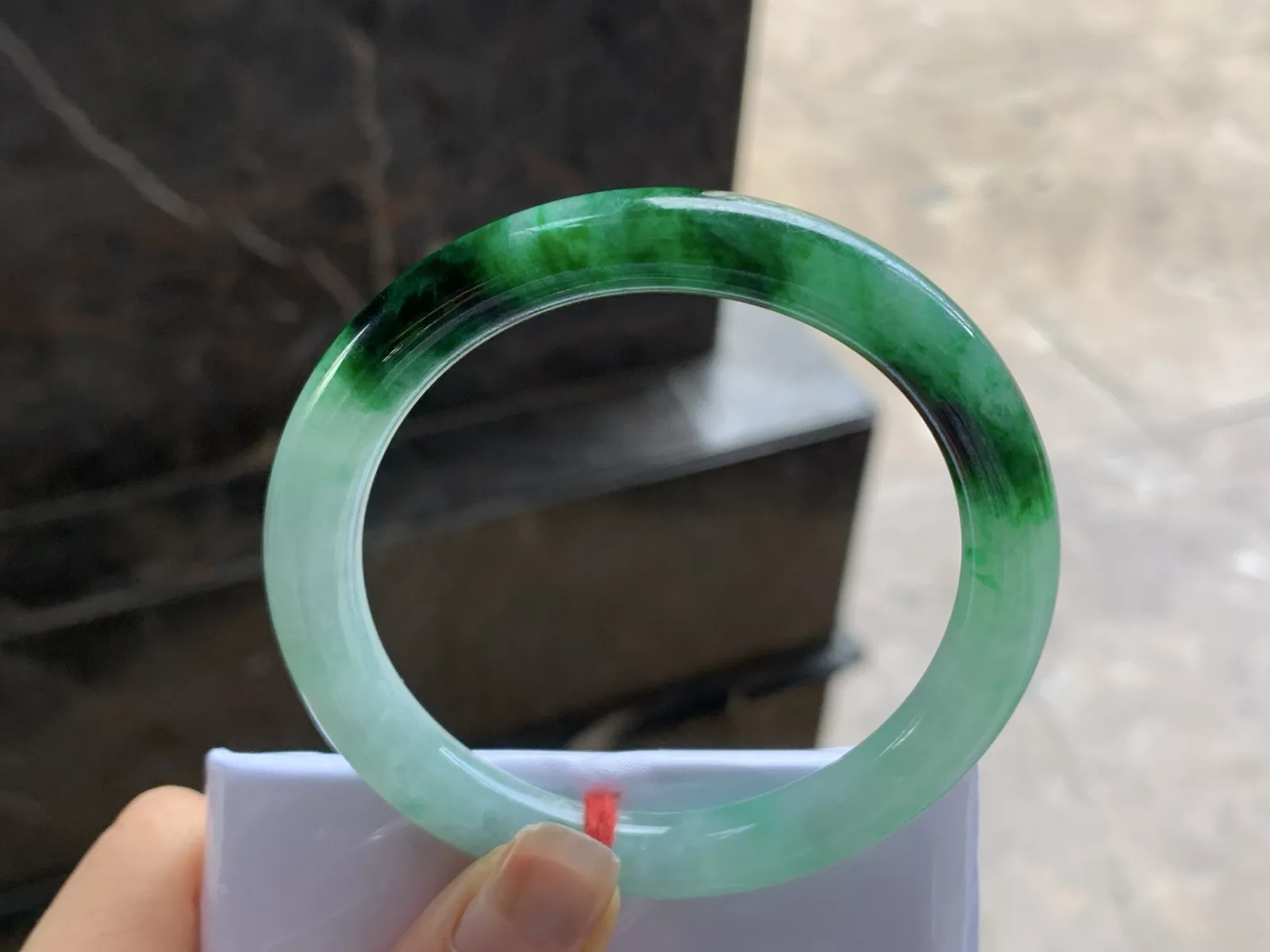 54-9.4

辣绿色圆条手镯^_^颜色浓郁 鲜艳