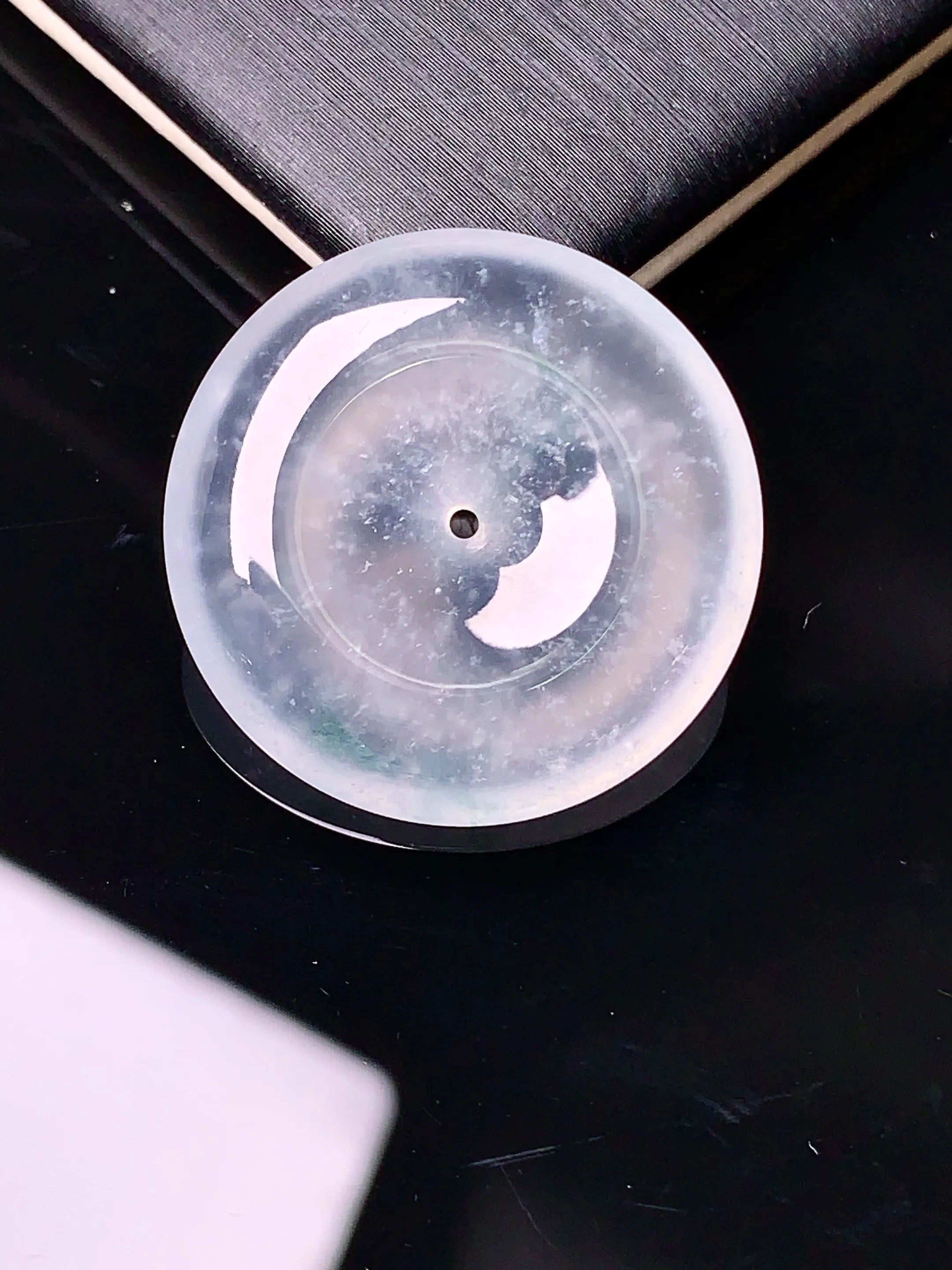 玻璃种平安扣吊坠 玉质细腻 色泽艳丽 整体尺寸24*5.2