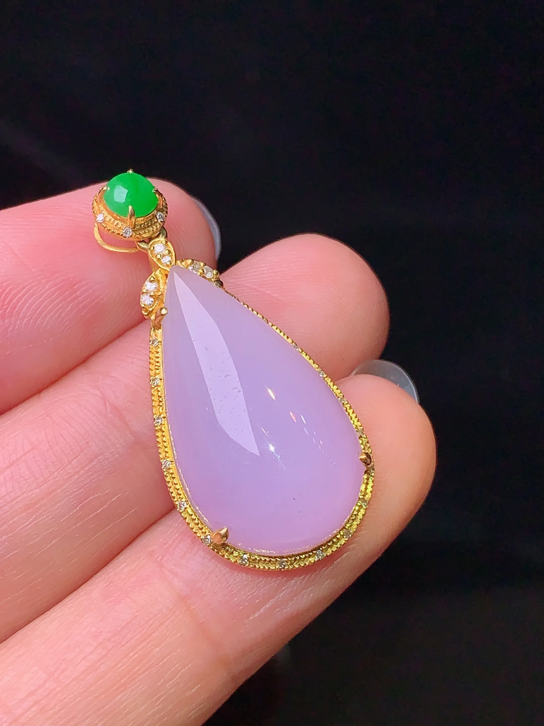 18k金钻镶嵌紫罗兰水滴吊坠 玉质细腻 色泽艳丽 整体尺寸32*14.8*7.8