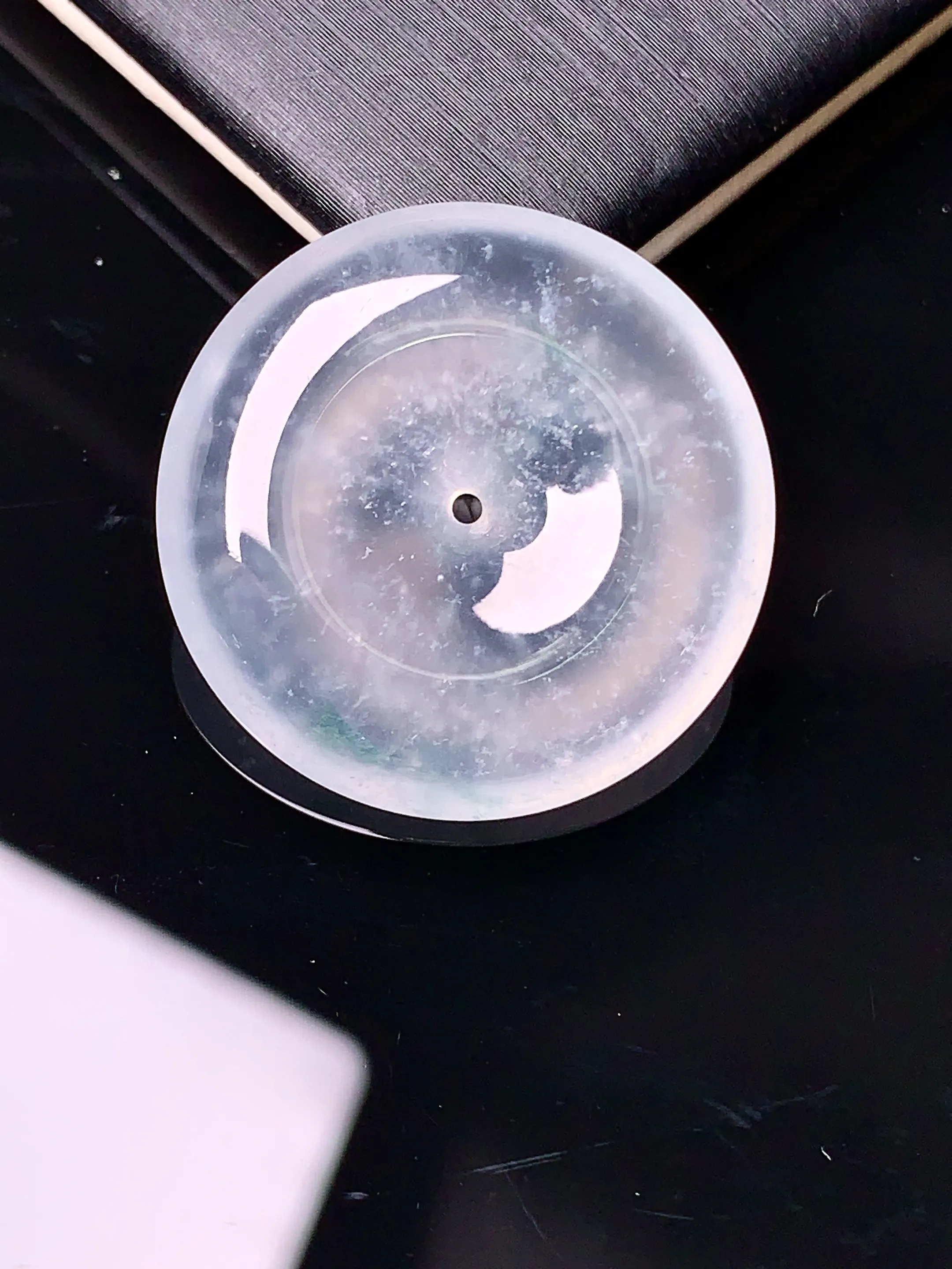 玻璃种平安扣吊坠 玉质细腻 色泽艳丽 整体尺寸24*5.2