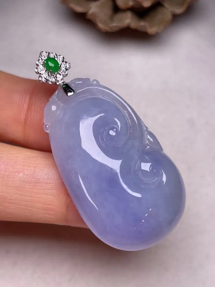 冰糯种紫罗兰如意吊坠、真金真钻镶嵌，种水好，玉质细腻 .裸石尺寸 36.5*21.3