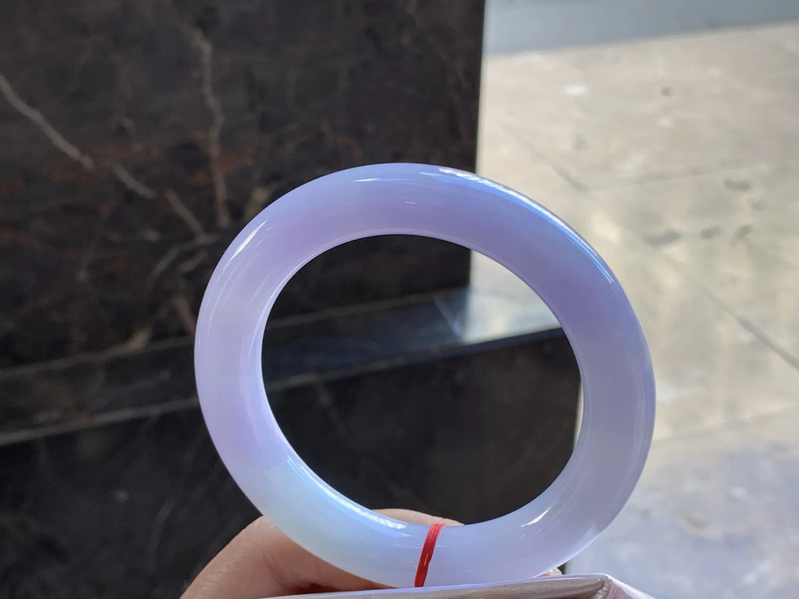 60-12

紫罗兰圆条手镯^_^颜色鲜艳 玉质温润