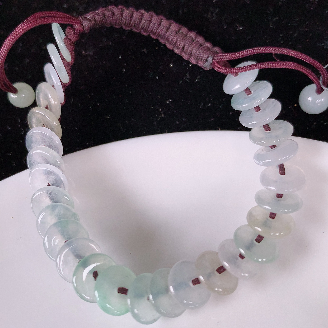 自然光实拍，冰种飘绿翡翠平安扣手串手链，种老水足，冰清玉润  颜色漂亮  #49.5取一尺寸.7.7mm