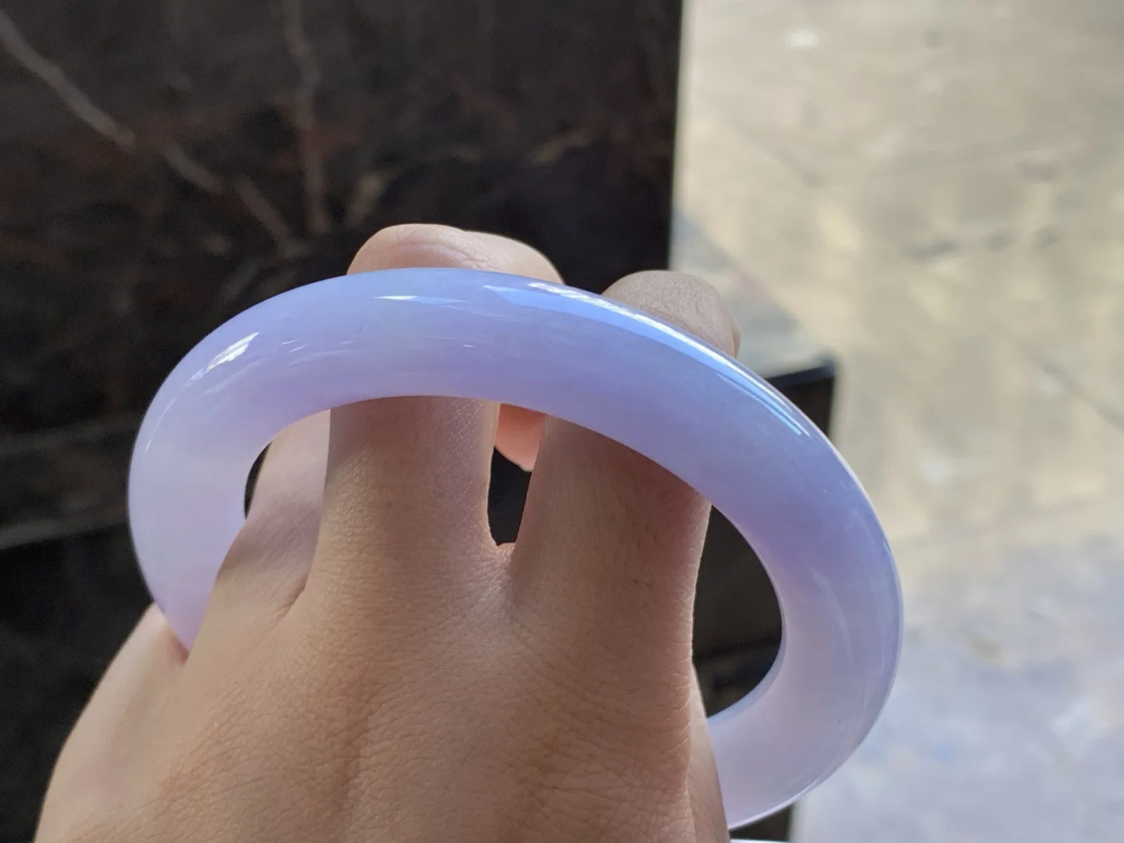 60-12

紫罗兰圆条手镯^_^颜色鲜艳 玉质温润