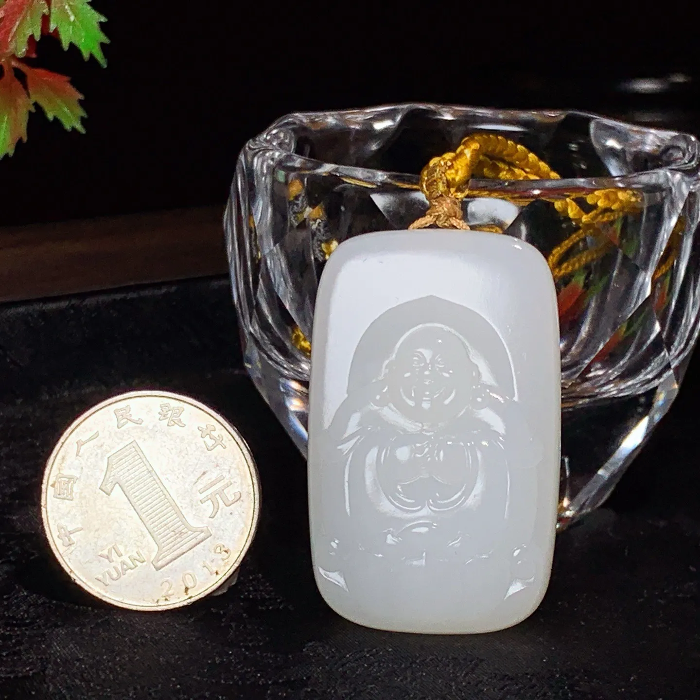 和田玉白玉羊脂白佛引福来挂件。尺寸45/28/12重33.7克。玉质细腻油润。手推出油。佩戴高端典雅。lt251107