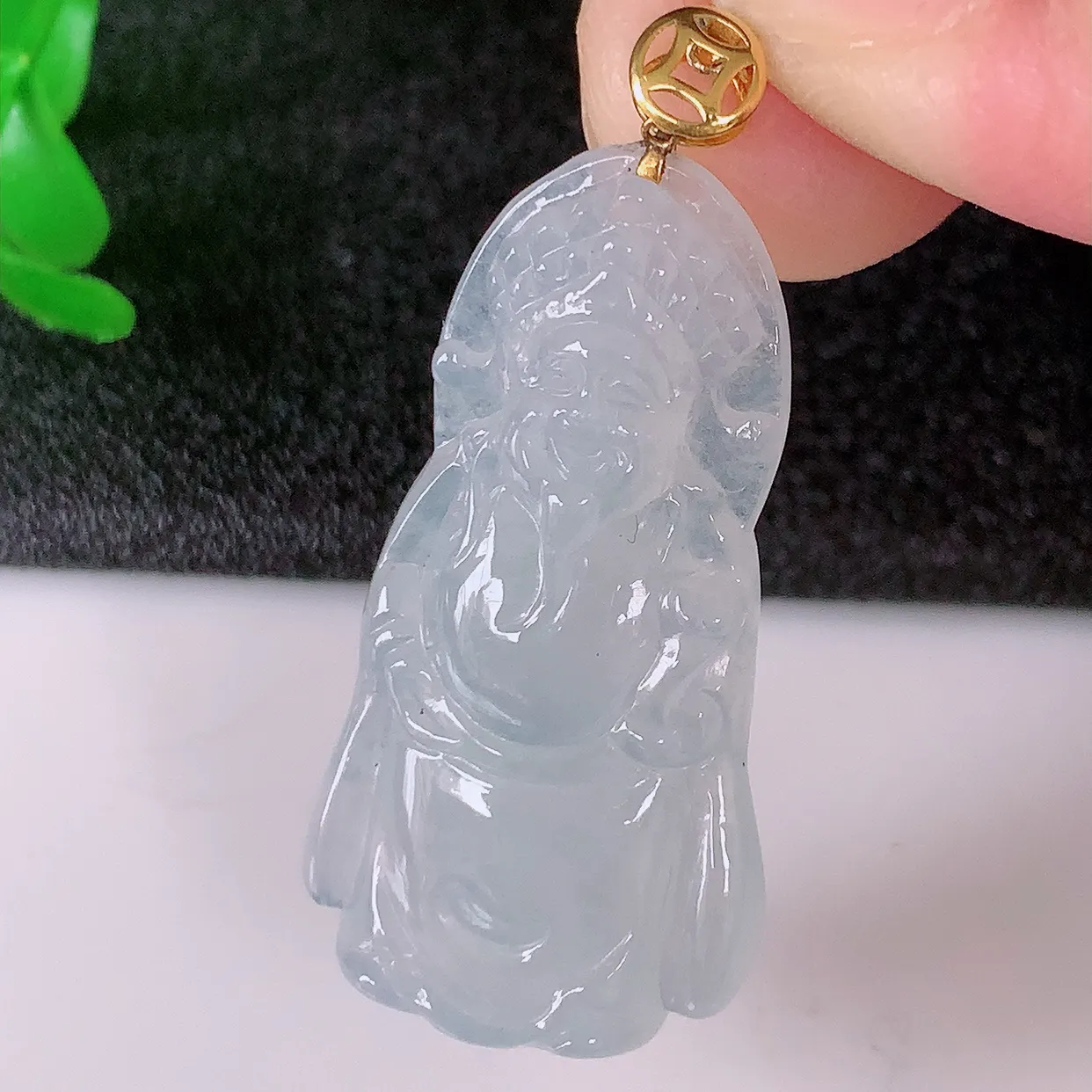 18K金镶嵌冰种翡翠招财财神爷吊坠，种老水足，雕工精湛 ，寓意美好，佩戴时尚出众！#1.5