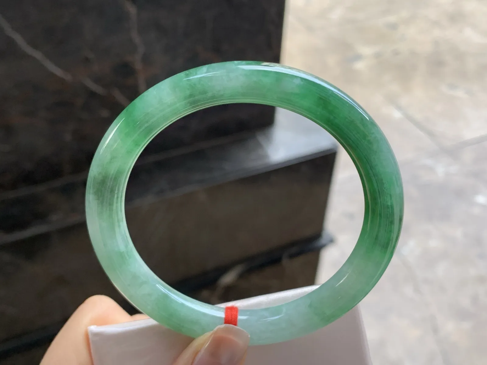 60.5-9.1

辣绿色圆条手镯^_^颜色浓郁 鲜艳