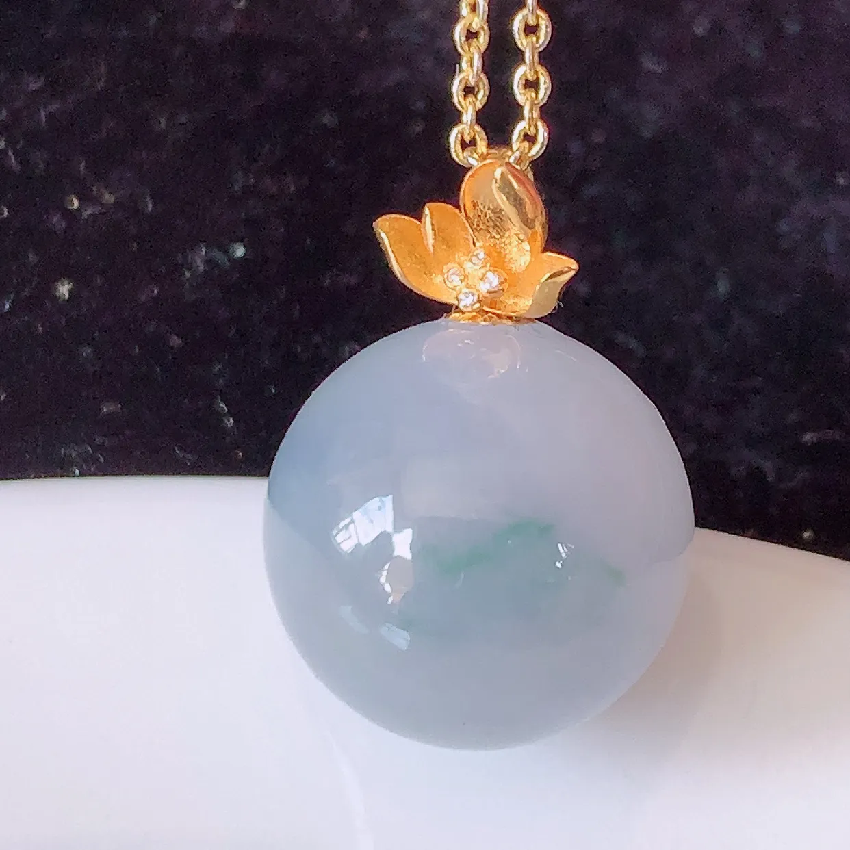 18K金镶嵌紫罗兰飘花翡翠转运珠吊坠，寓意“时来运转，财源滚滚” 寓意佳， 荧光灼灼， 转运珠佩戴时尚优雅！#1.31