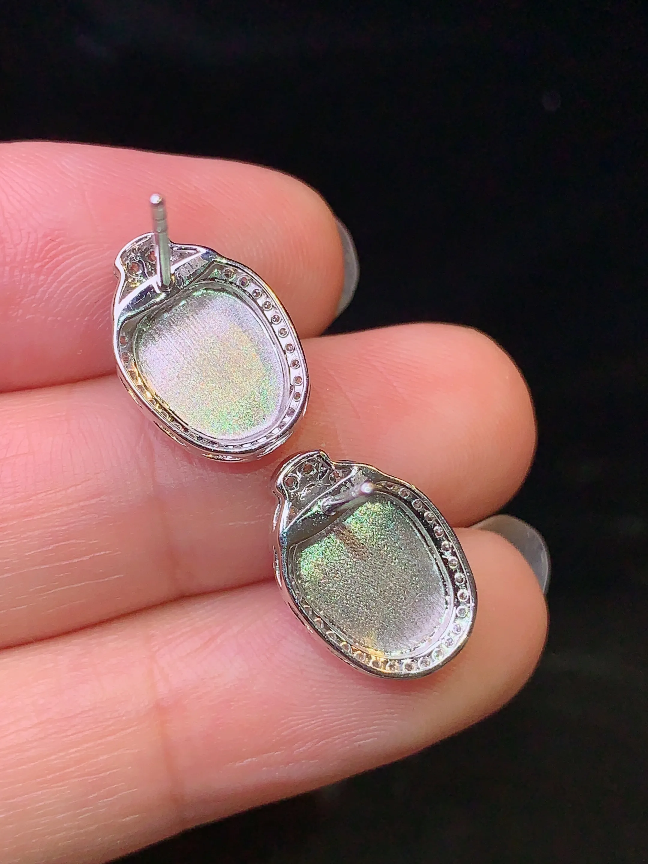 18k金钻镶嵌黄翡树叶耳钉 玉质细腻 色泽艳丽 整体尺寸14.3*9.8*5