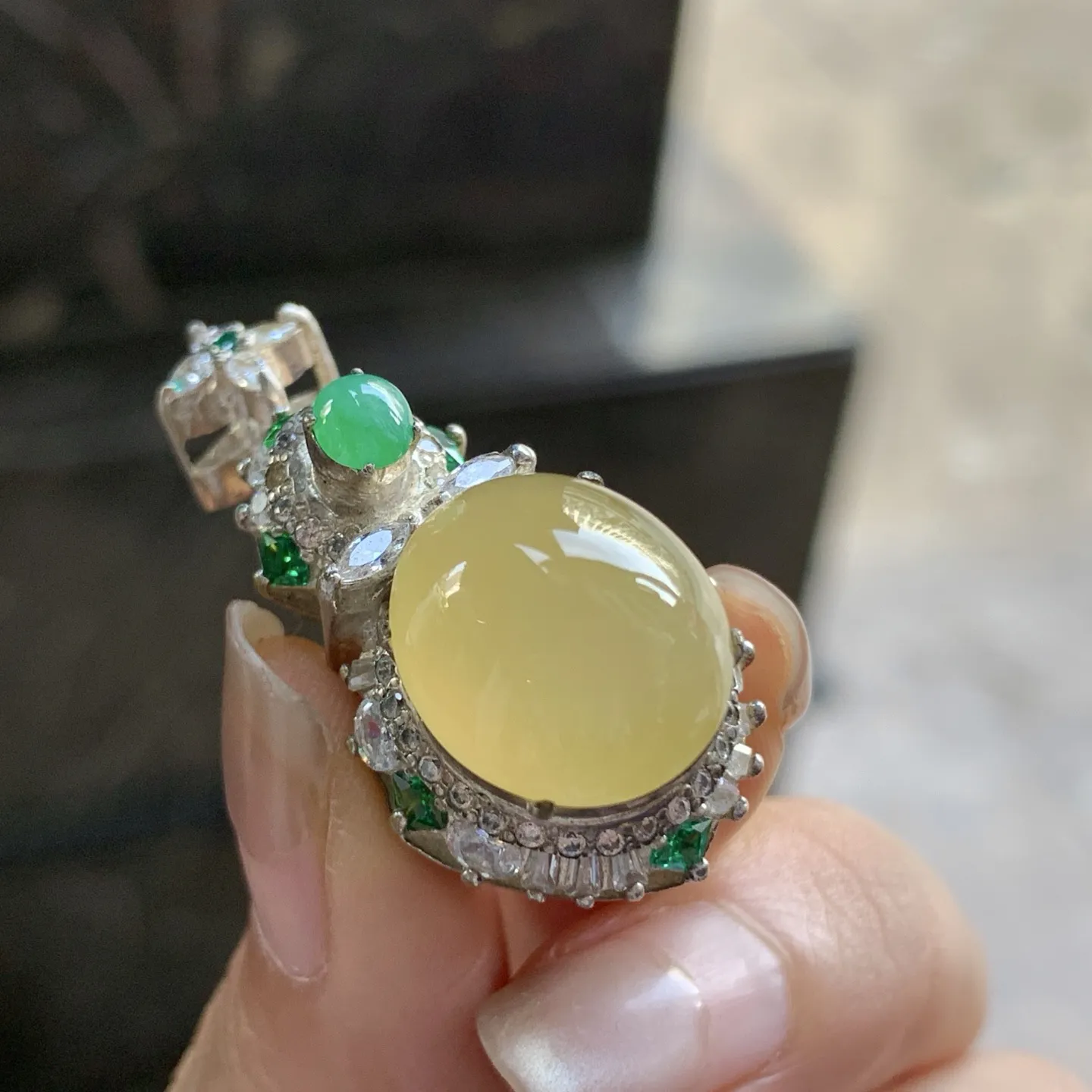 冰黄吊坠^_^鲜艳 起光 种水足 饱满 铜拖