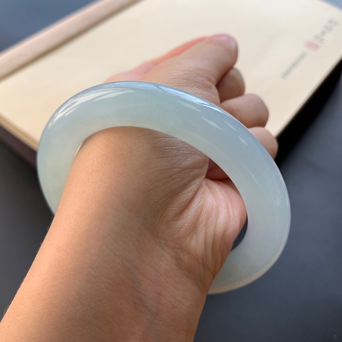 55圈口冰种圆条手镯 尺寸：55-10.8-11，无纹裂，水润起胶，条形饱满