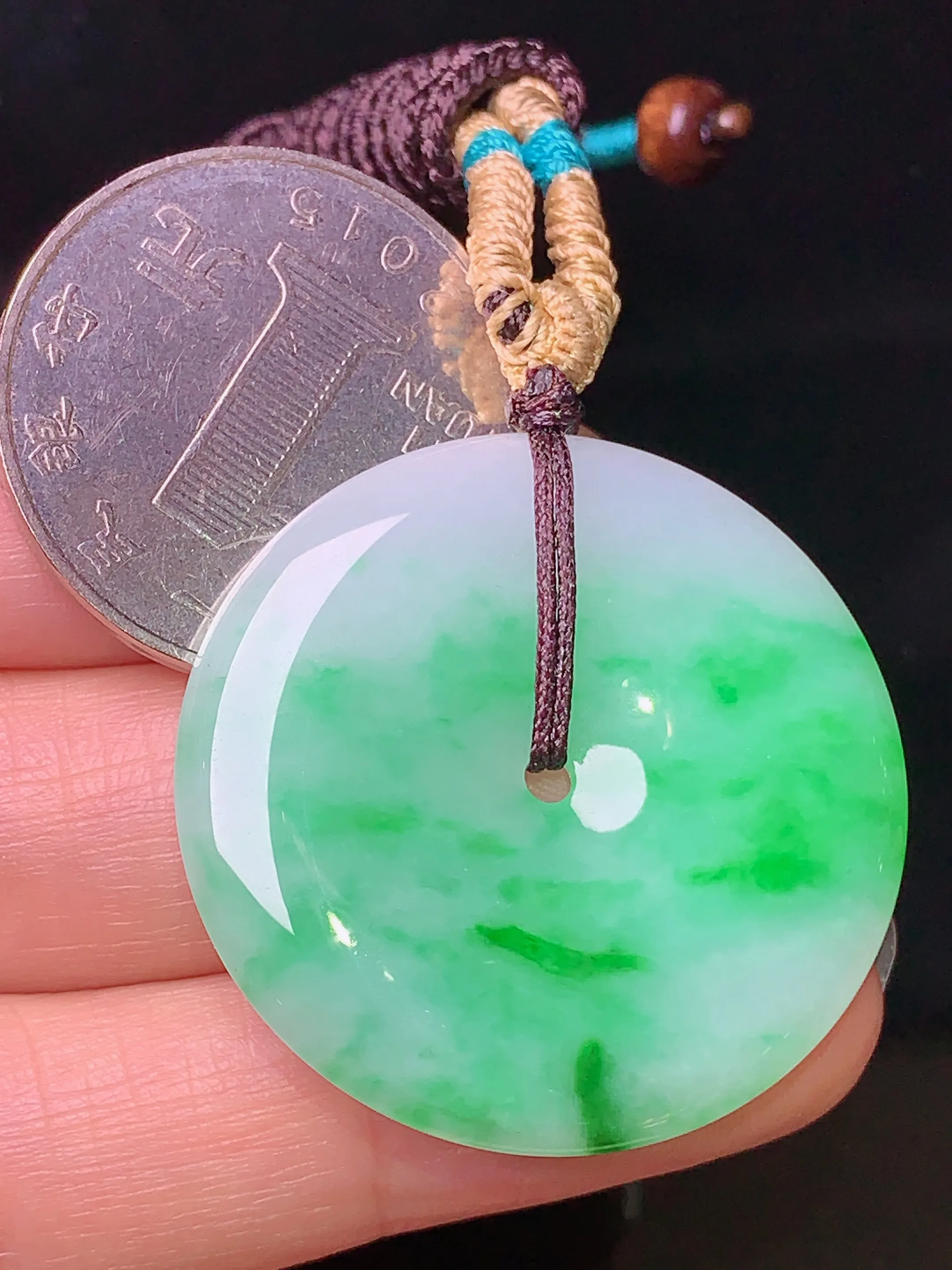 翠绿平安扣吊坠 玉质细腻 色泽艳丽 整体尺寸32.3*5.2