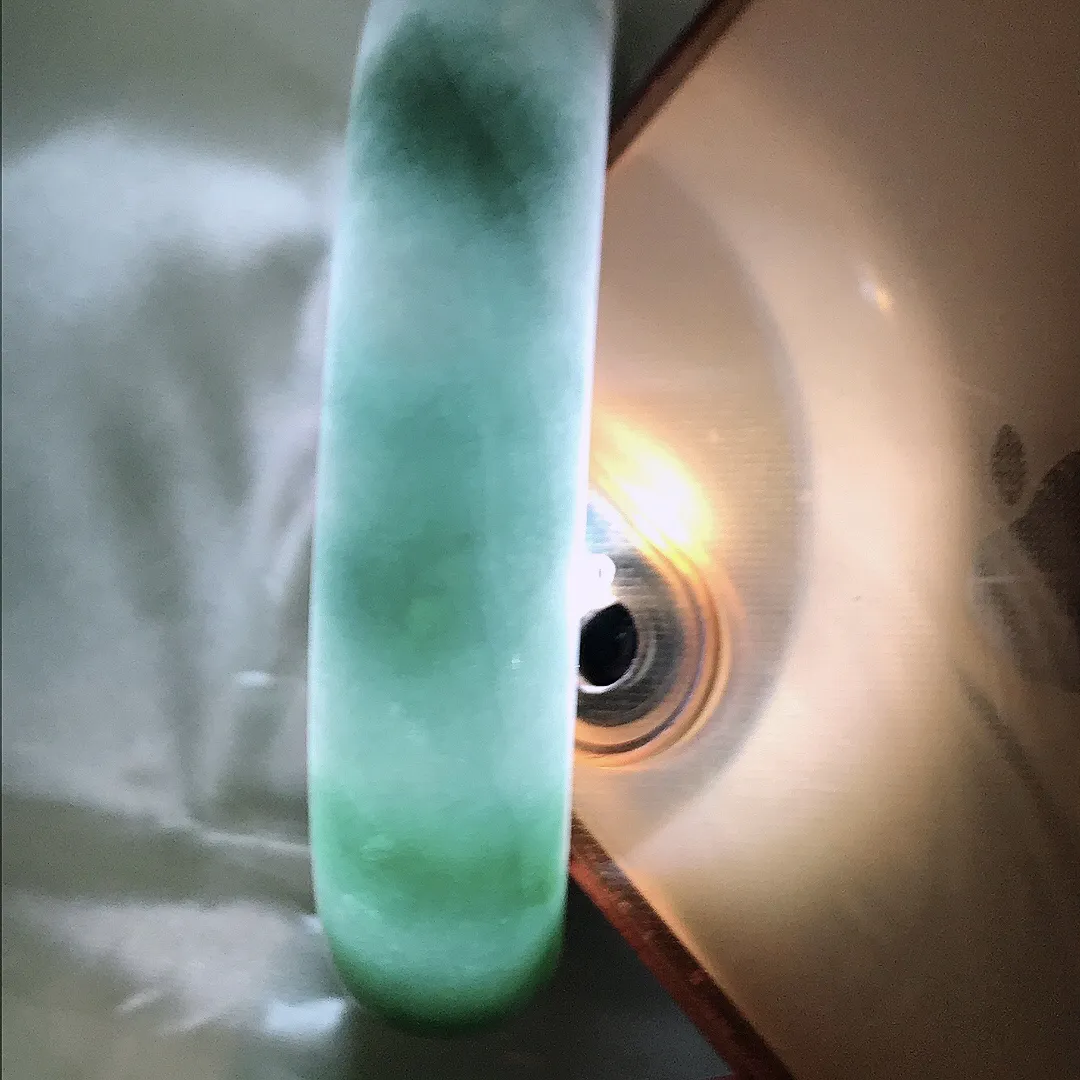 自然光57.5/14.2/8.2老坑精美温润飘阳绿手镯宽边翡翠玉镯美人镯