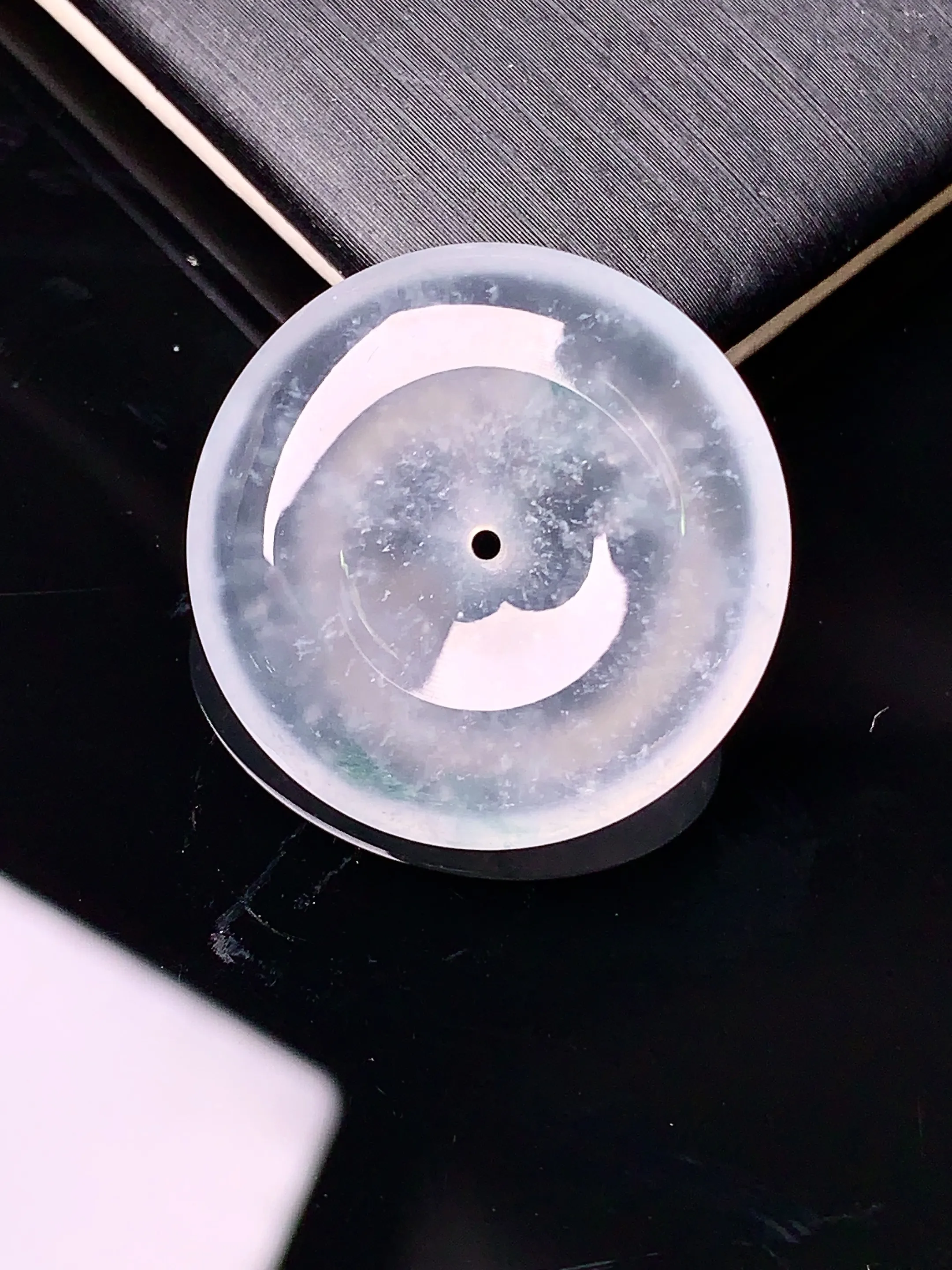 玻璃种平安扣吊坠 玉质细腻 色泽艳丽 整体尺寸24*5.2