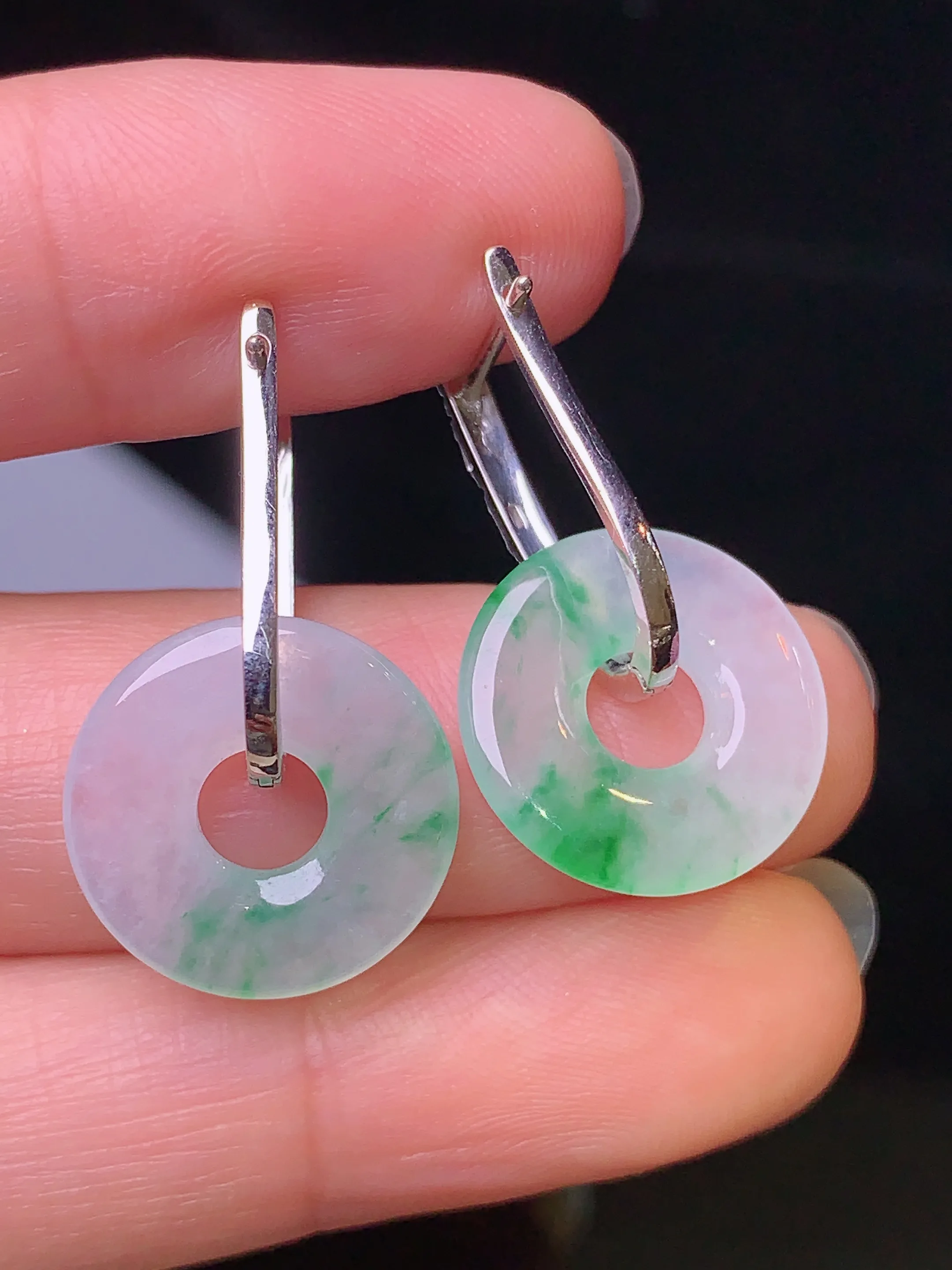 18k金钻镶嵌飘绿平安扣耳坠 玉质细腻 色泽艳丽 整体尺寸24.8*15.3*2.7