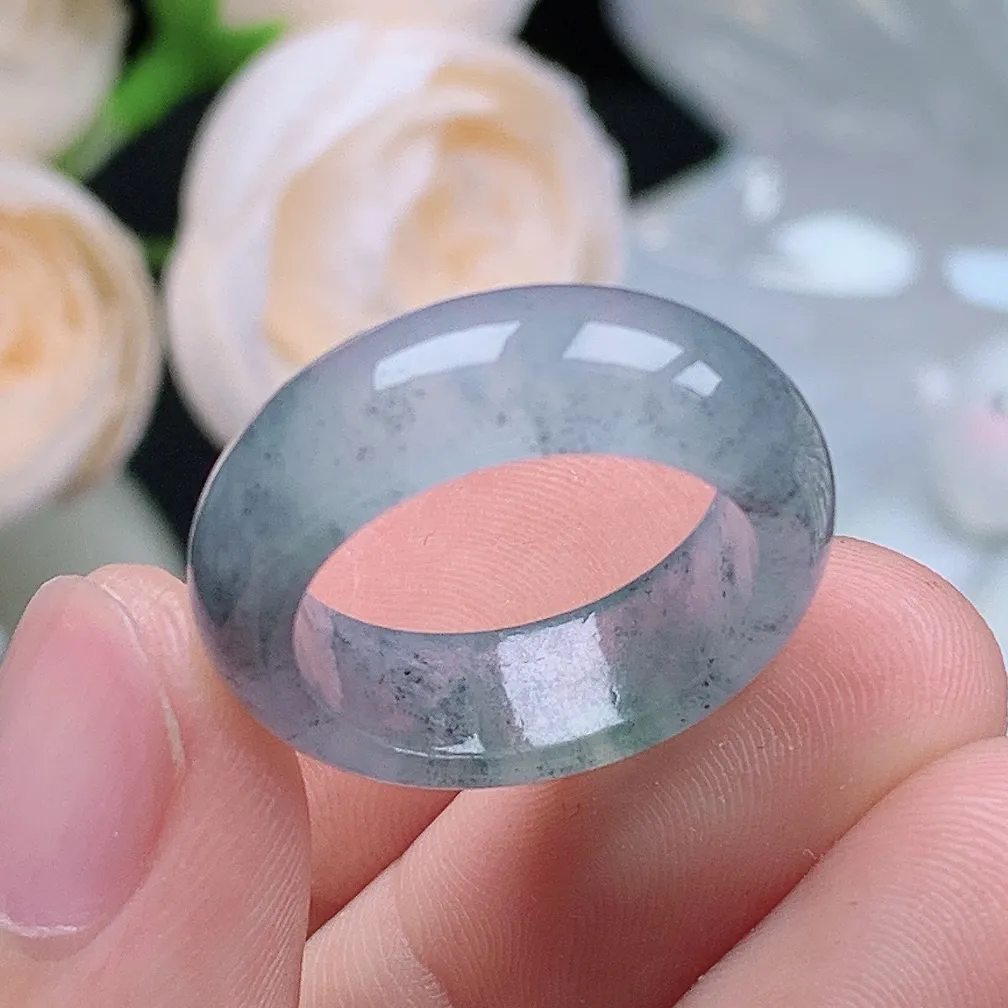 缅甸翡翠老坑冰种翡翠水润起胶乌鸡飘绿戒指玉指环  水润通透 尺寸：17.2-6.8-3.6mm 14-15号圈口1S