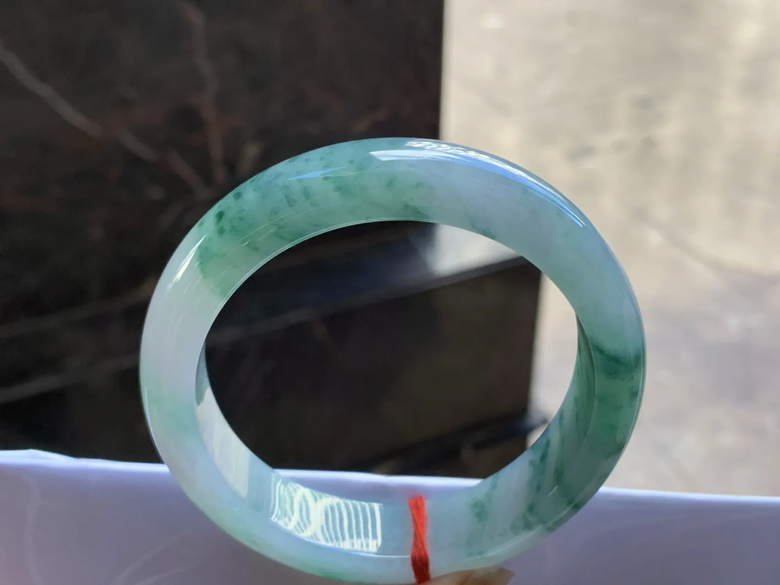 57.5-13.8-8.3

飘花手镯^_^玉质温润