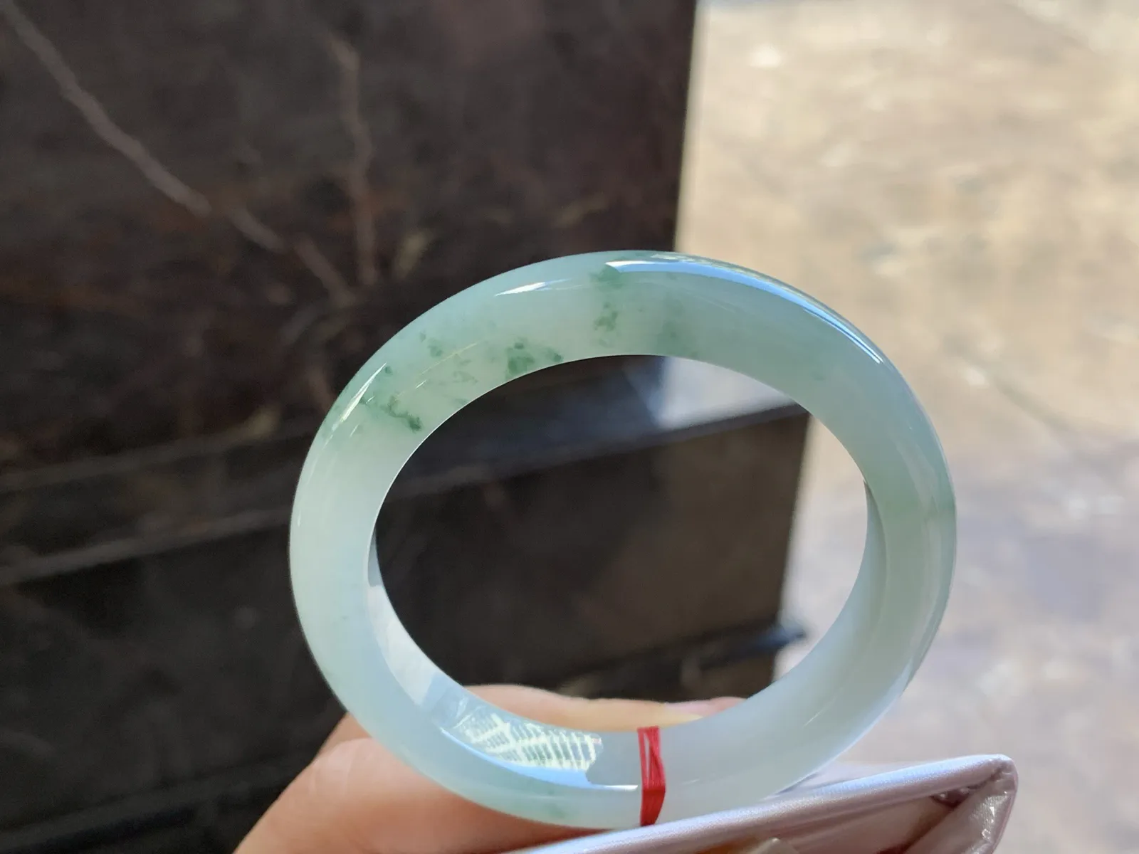 52-10.2-8.3

飘花手镯^_^玉质温润