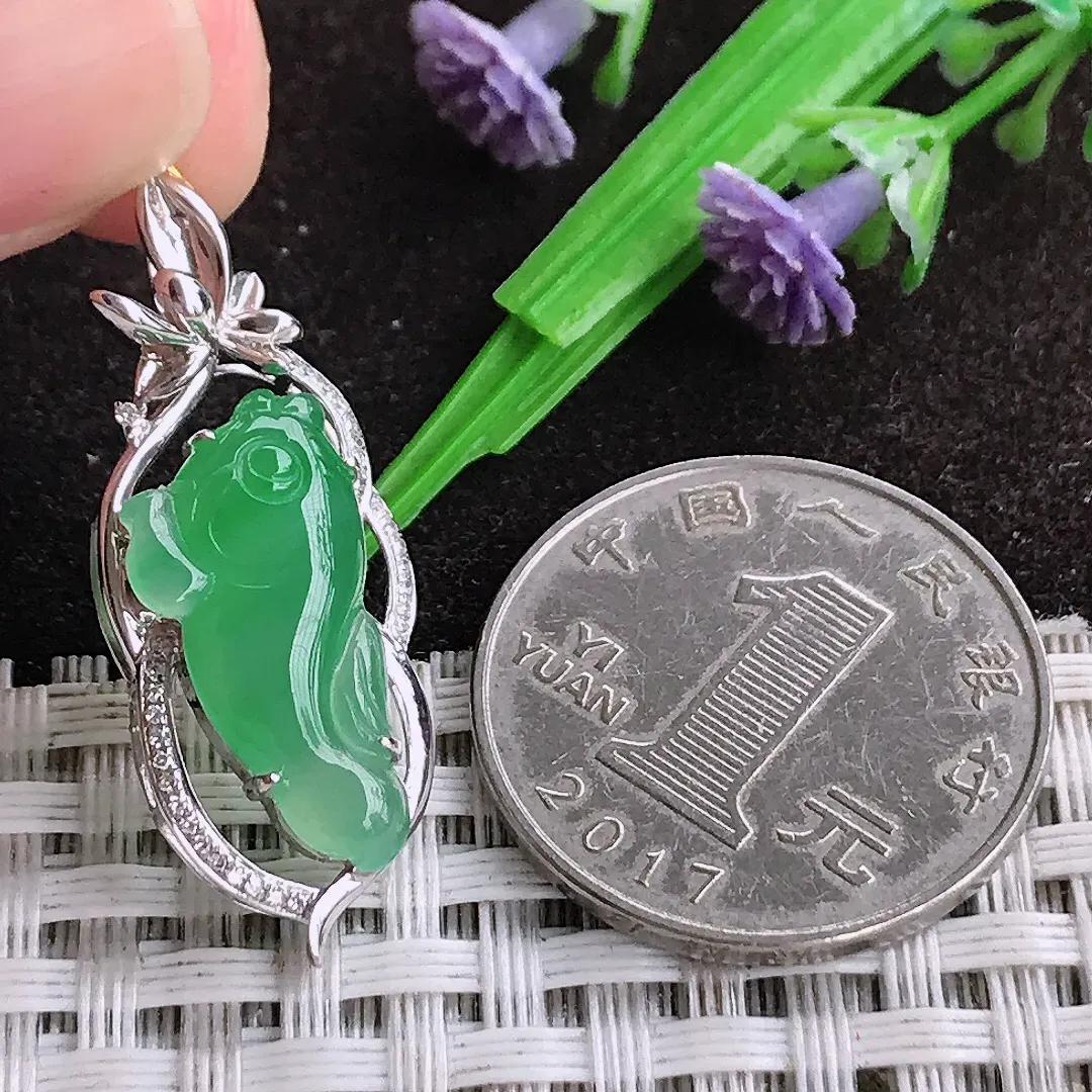 自然光34/13.3/7老坑18k金镶嵌冰种满阳绿小鱼吊坠翡翠玉坠挂件百搭连年有余