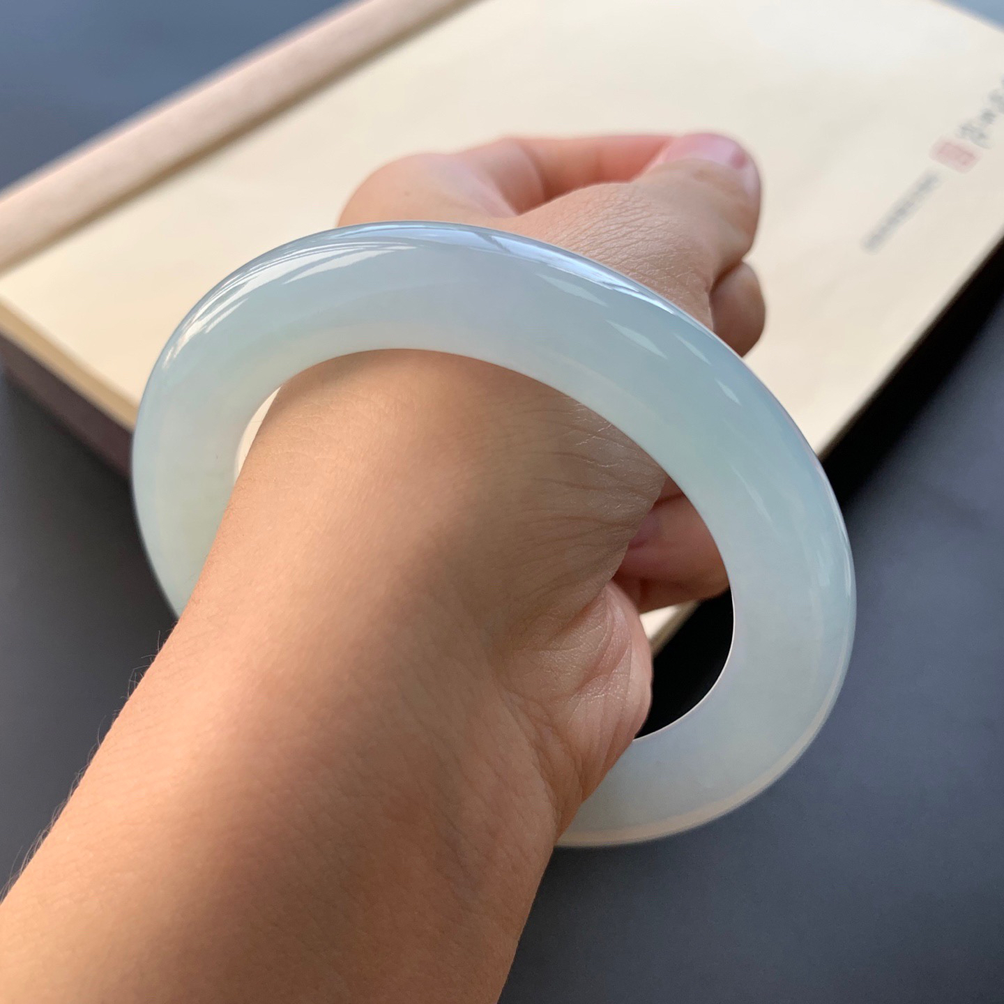 55圈口冰种圆条手镯 尺寸：55-10.8-11，无纹裂，水润起胶，条形饱满