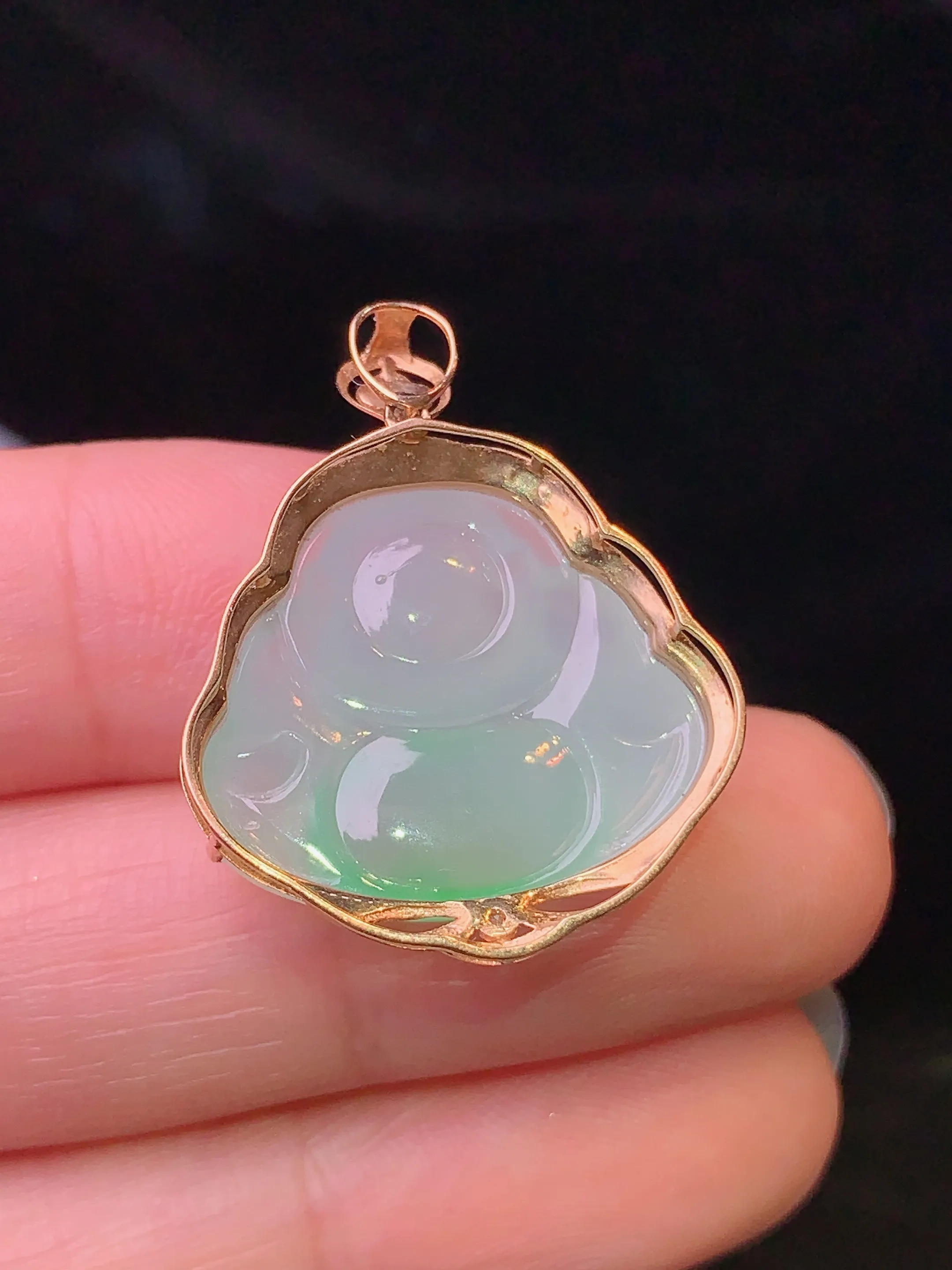 18k金镶嵌飘绿佛公吊坠 玉质细腻 色泽艳丽 整体尺寸26.8*21.5*7.5