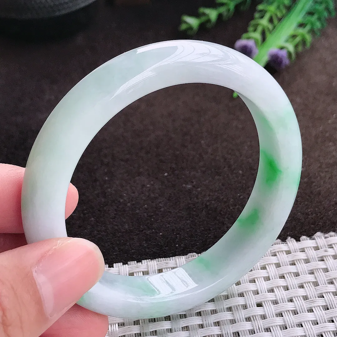 自然光56.5/12.3/8.4老坑精美油润飘绿手镯宽边翡翠玉镯美人镯