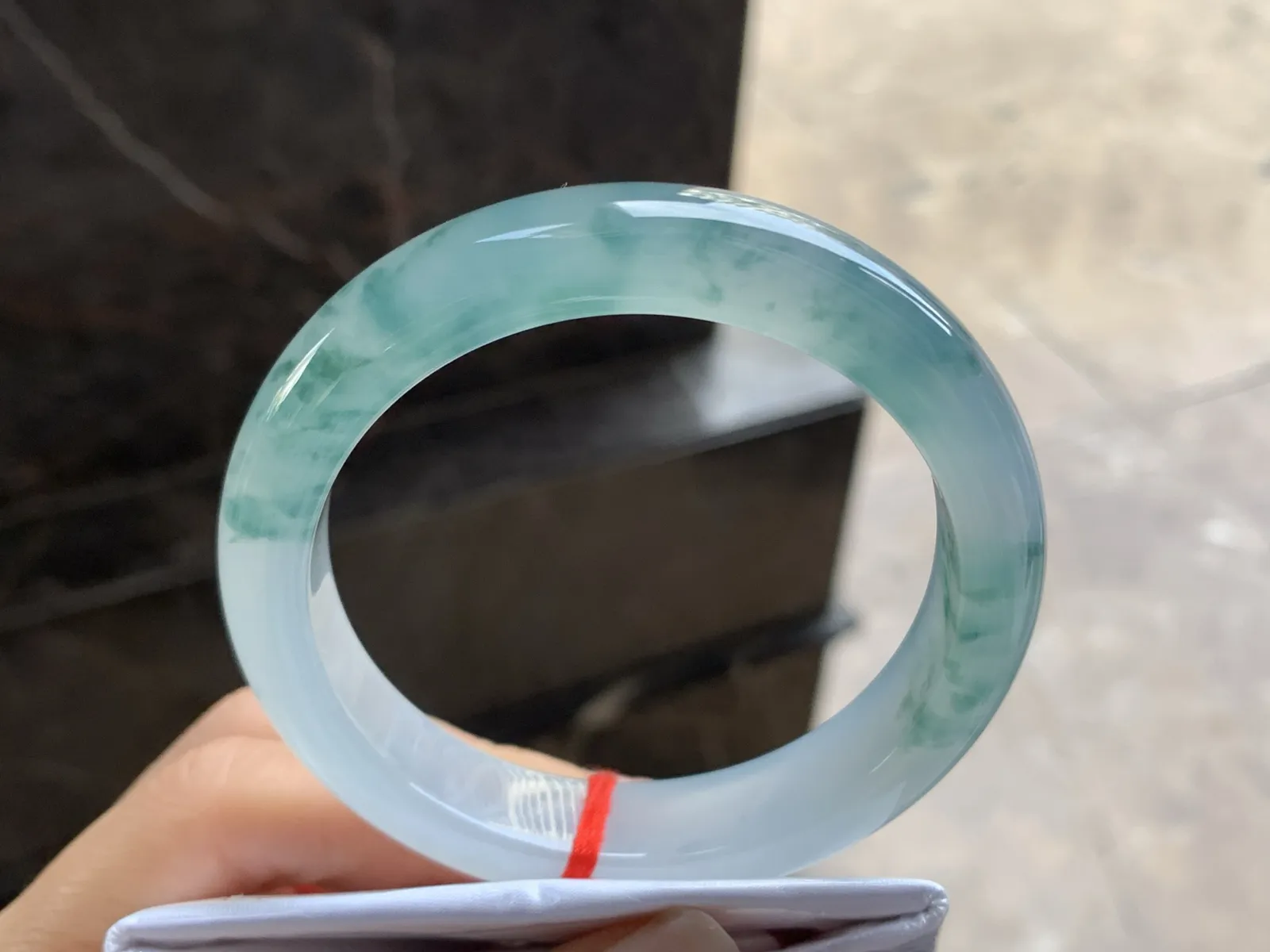 56.5-12.5-8.7

冰蓝花手镯^_^飘花浓郁