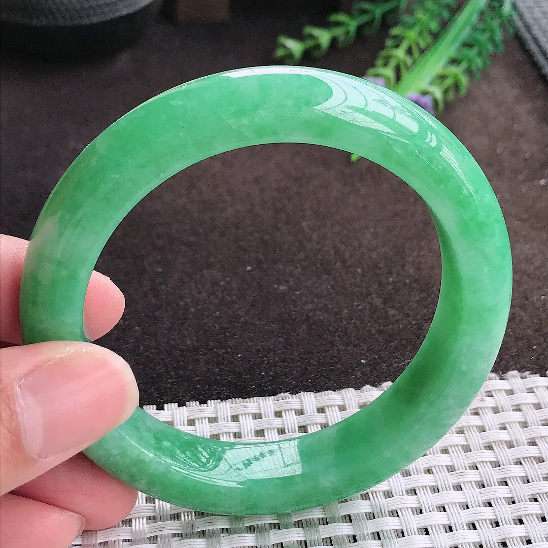 自然光57.8/12.6/9.5老坑精美温润满绿手镯宽边翡翠玉镯美人镯