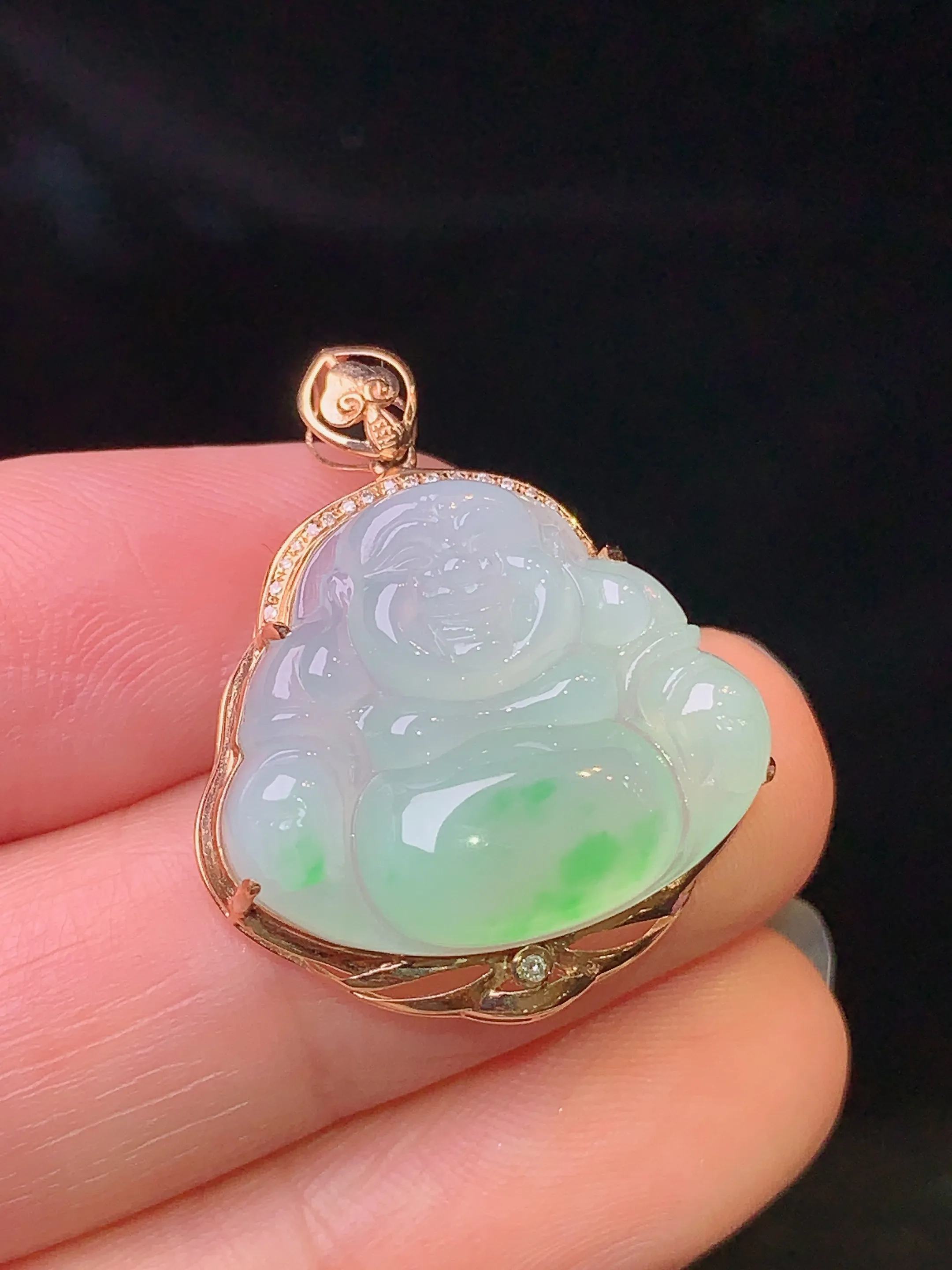 18k金镶嵌飘绿佛公吊坠 玉质细腻 色泽艳丽 整体尺寸26.8*21.5*7.5