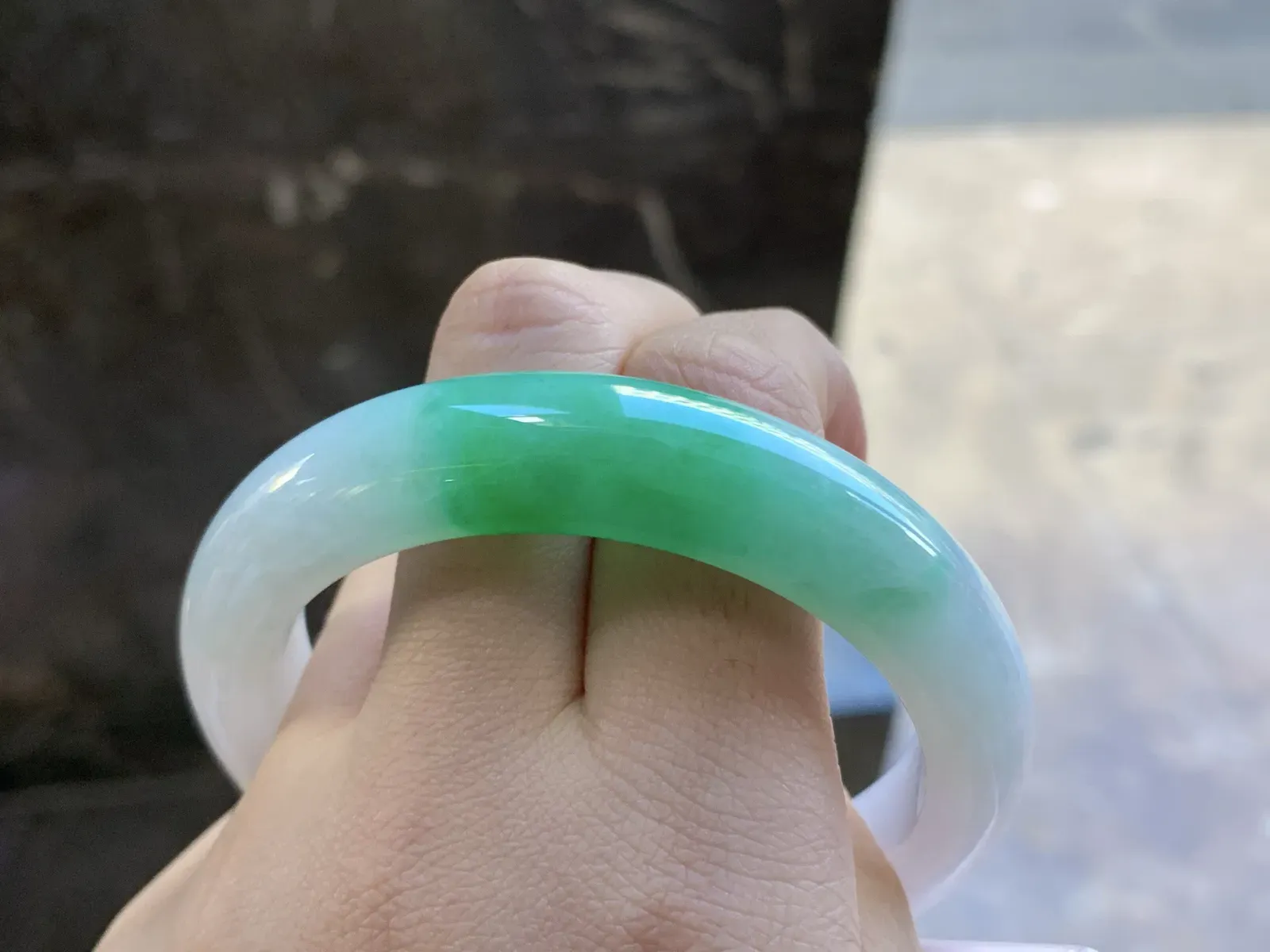 55-12.5-8.8

带色手镯^_^底妆白净