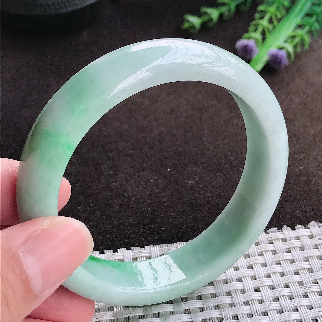 自然光57.5/14.2/8.2老坑精美温润飘阳绿手镯宽边翡翠玉镯美人镯