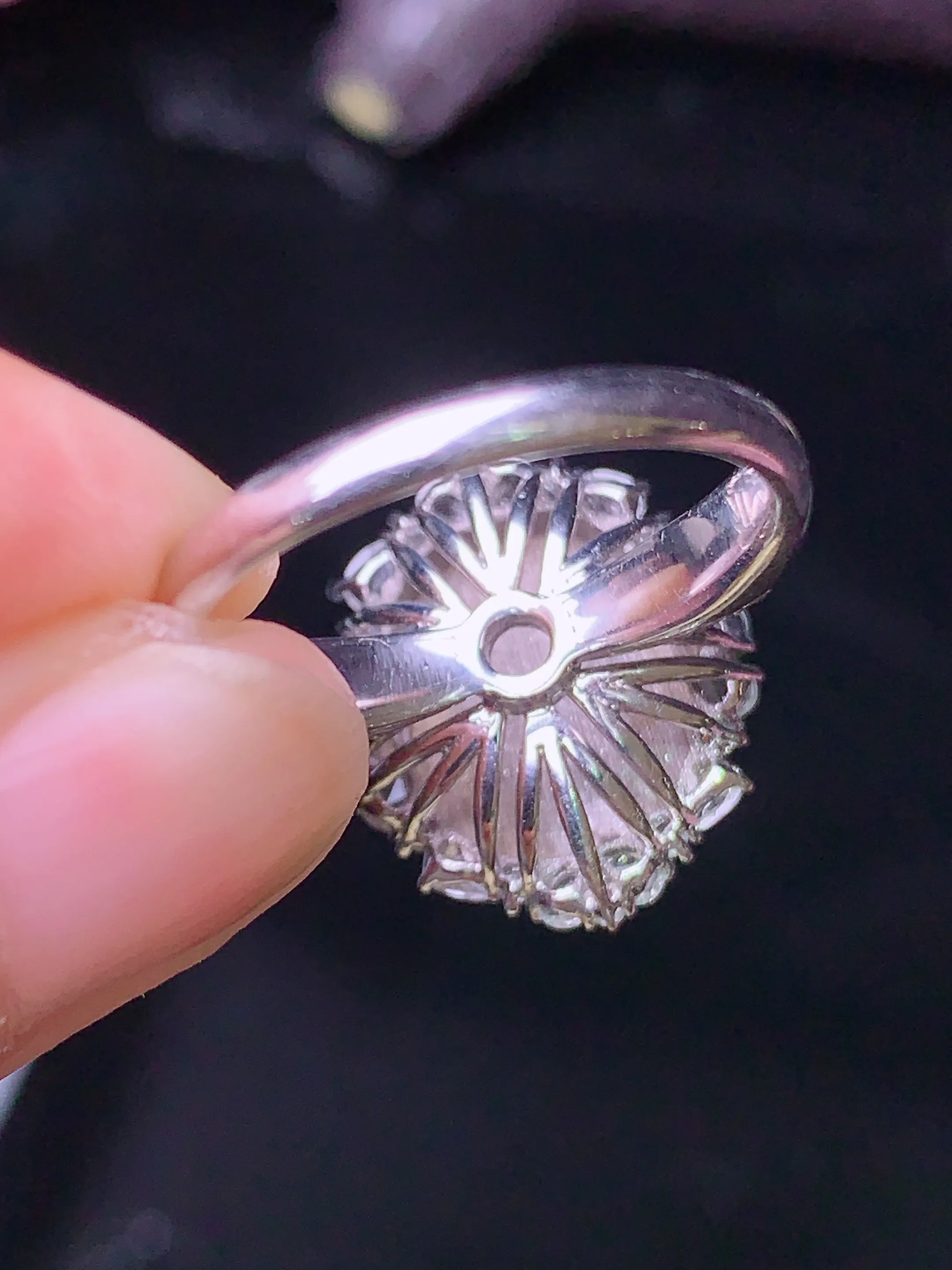 18k金钻镶嵌冰种貔貅戒指 玉质细腻 色泽艳丽 圈口14 整体尺寸17.6*14.8*11