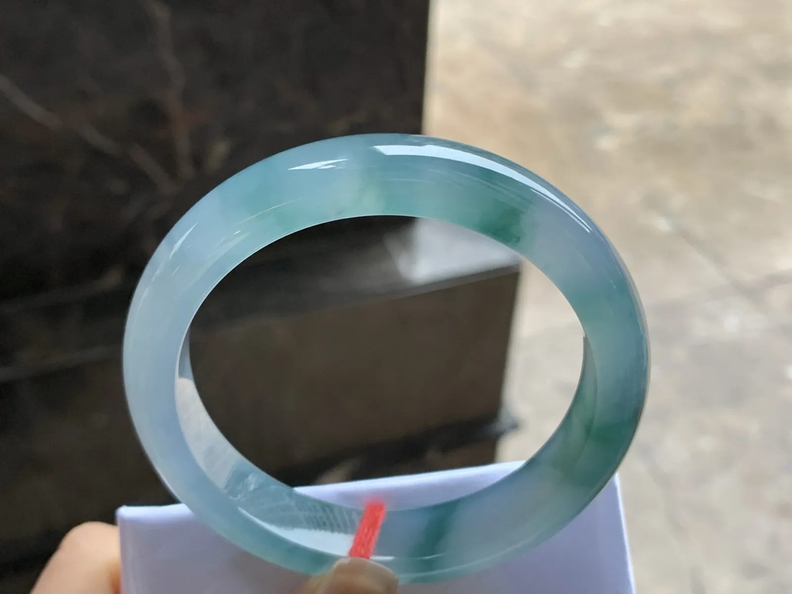 57-12.4-8.3

冰蓝花手镯^_^荧光十足冰透