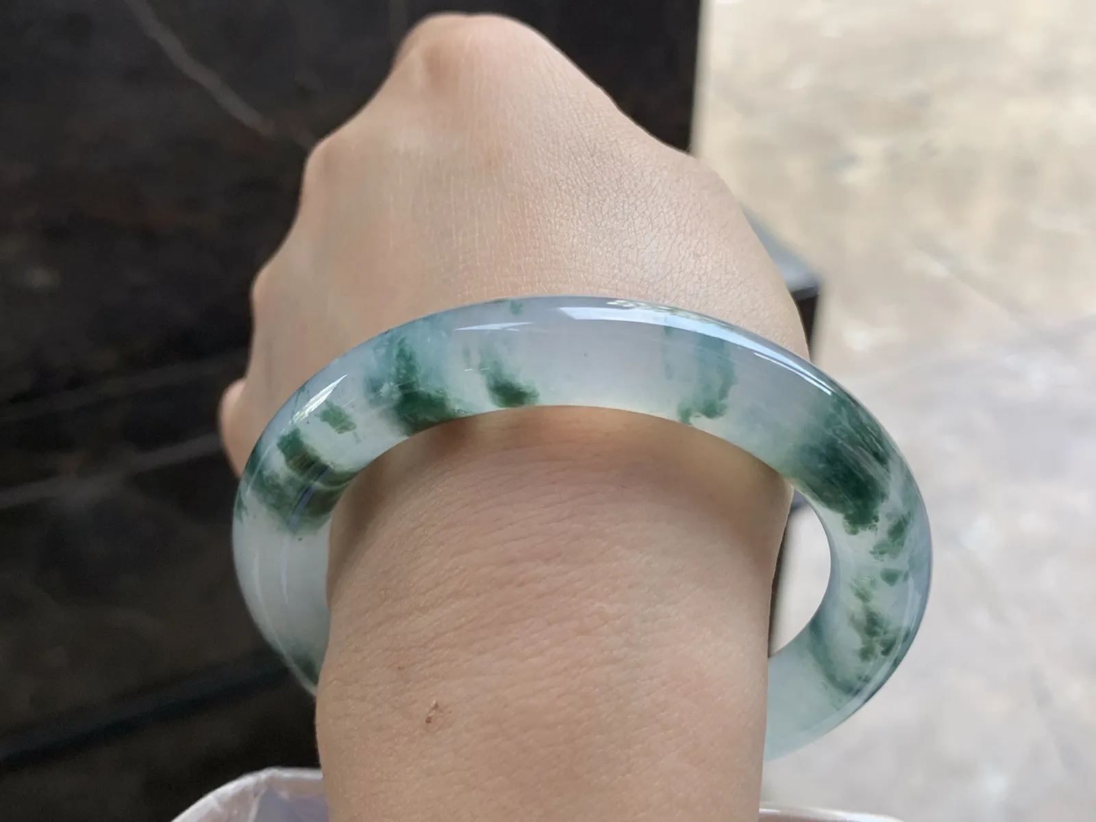 56-10.6

冰蓝花圆条手镯^_^冰透 飘花浓郁